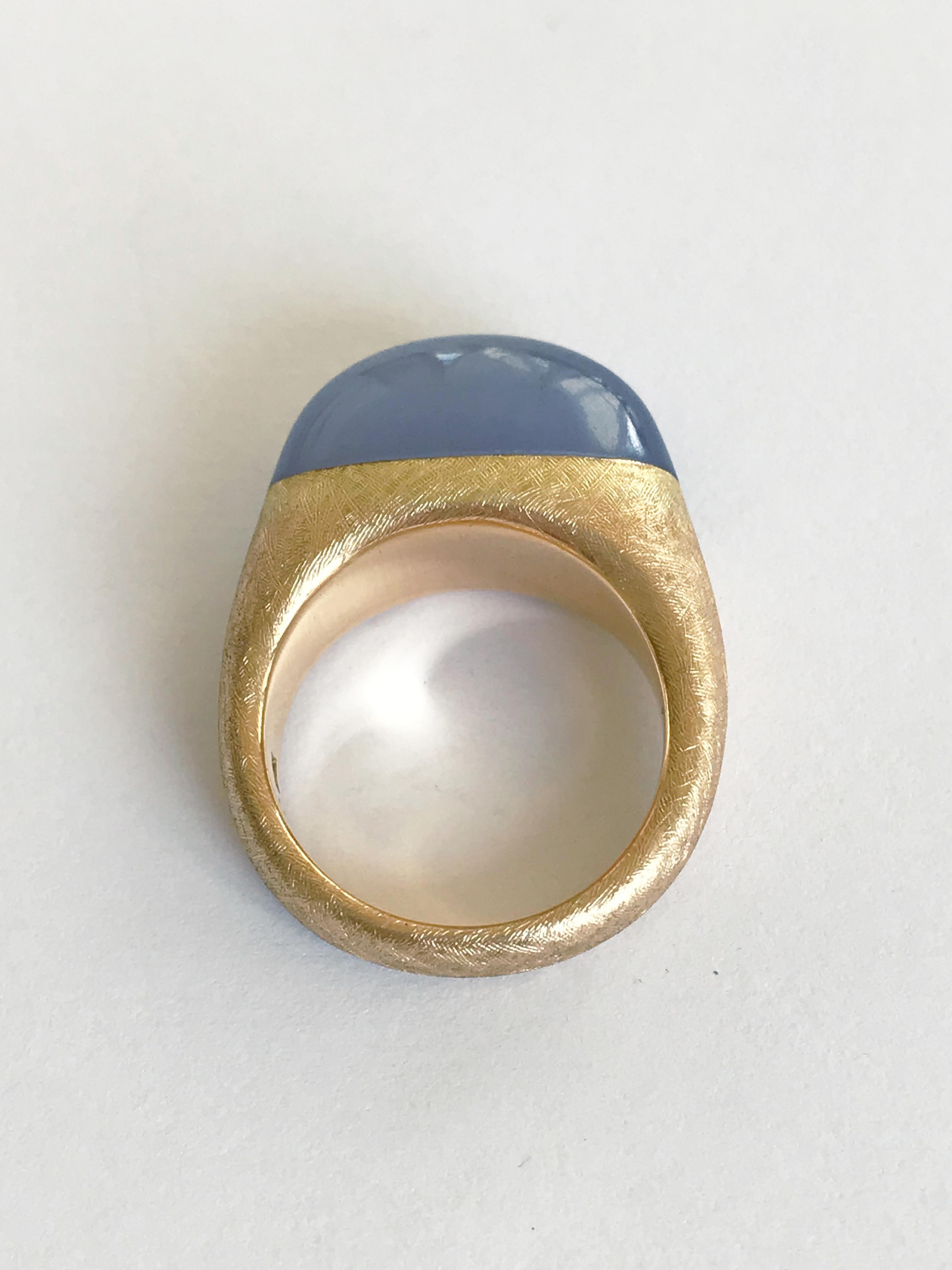Cabochon Dalben Namibian Chalcedony Gold Ring For Sale