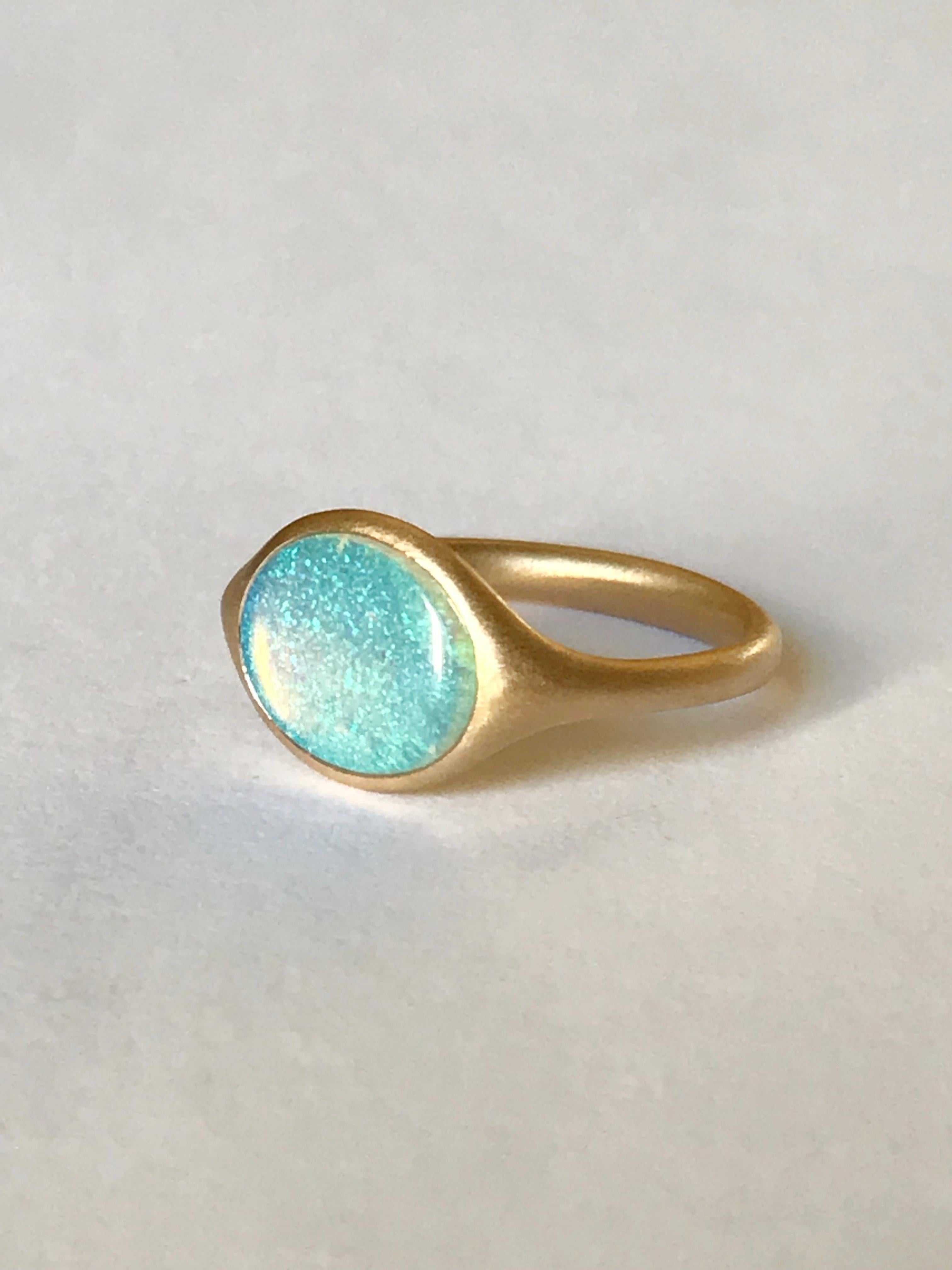 Contemporary Dalben Oval Australian Crystal Opal Yellow Gold Ring For Sale