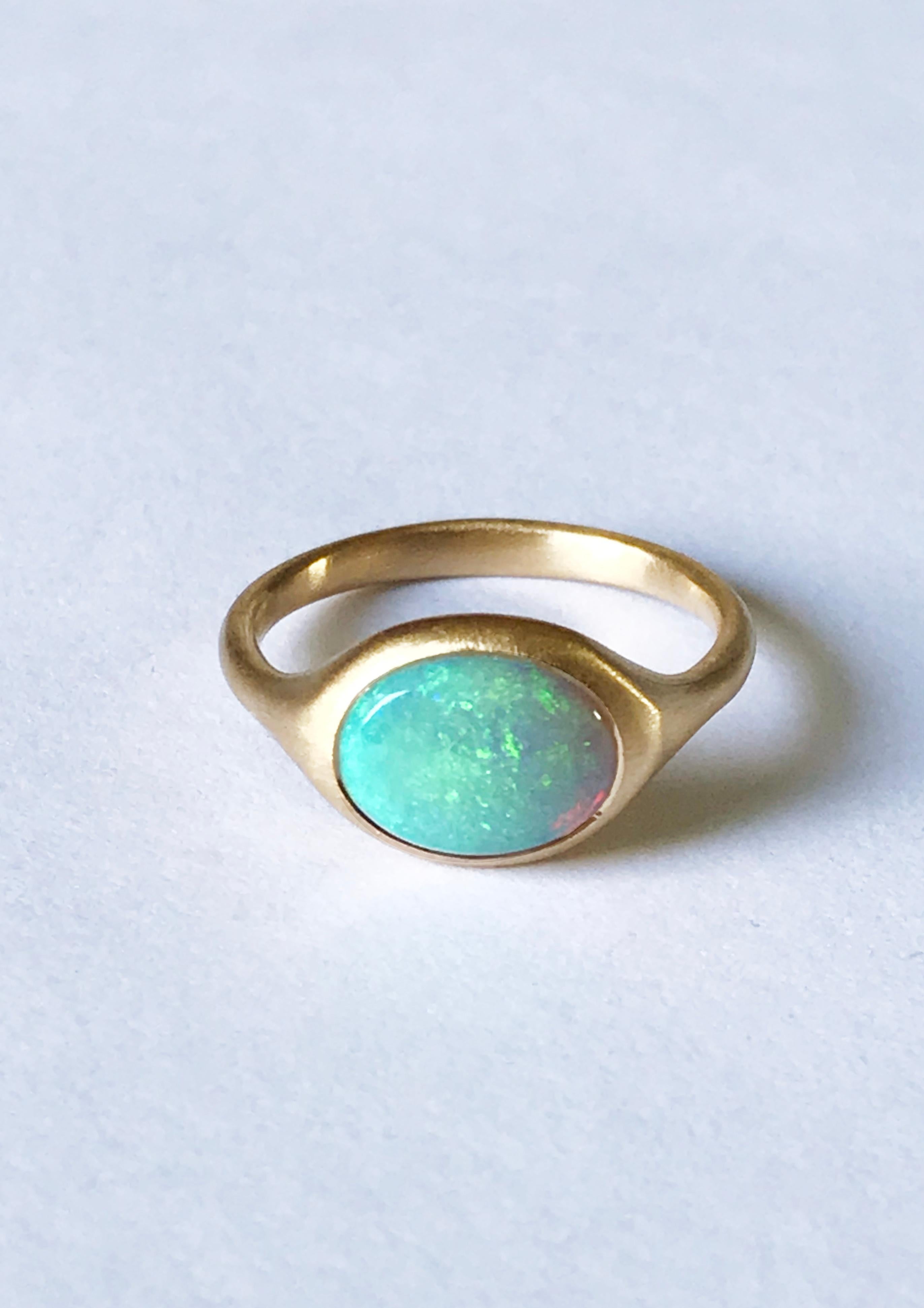 Dalben Oval australischer Kristall-Opal Gelbgoldring mit Opal Damen im Angebot
