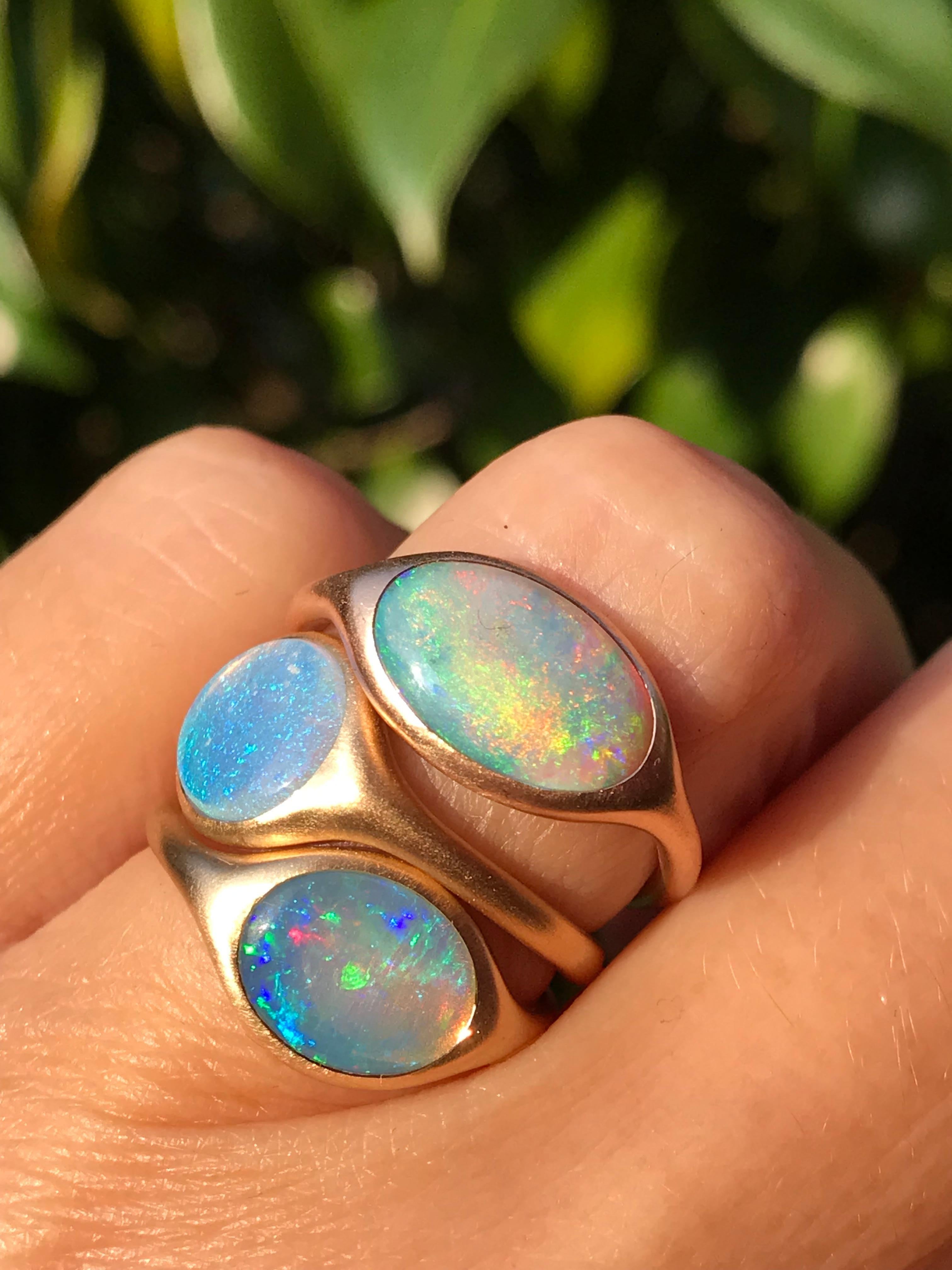 Cabochon Dalben Oval Australian Crystal Opal Yellow Gold Ring For Sale