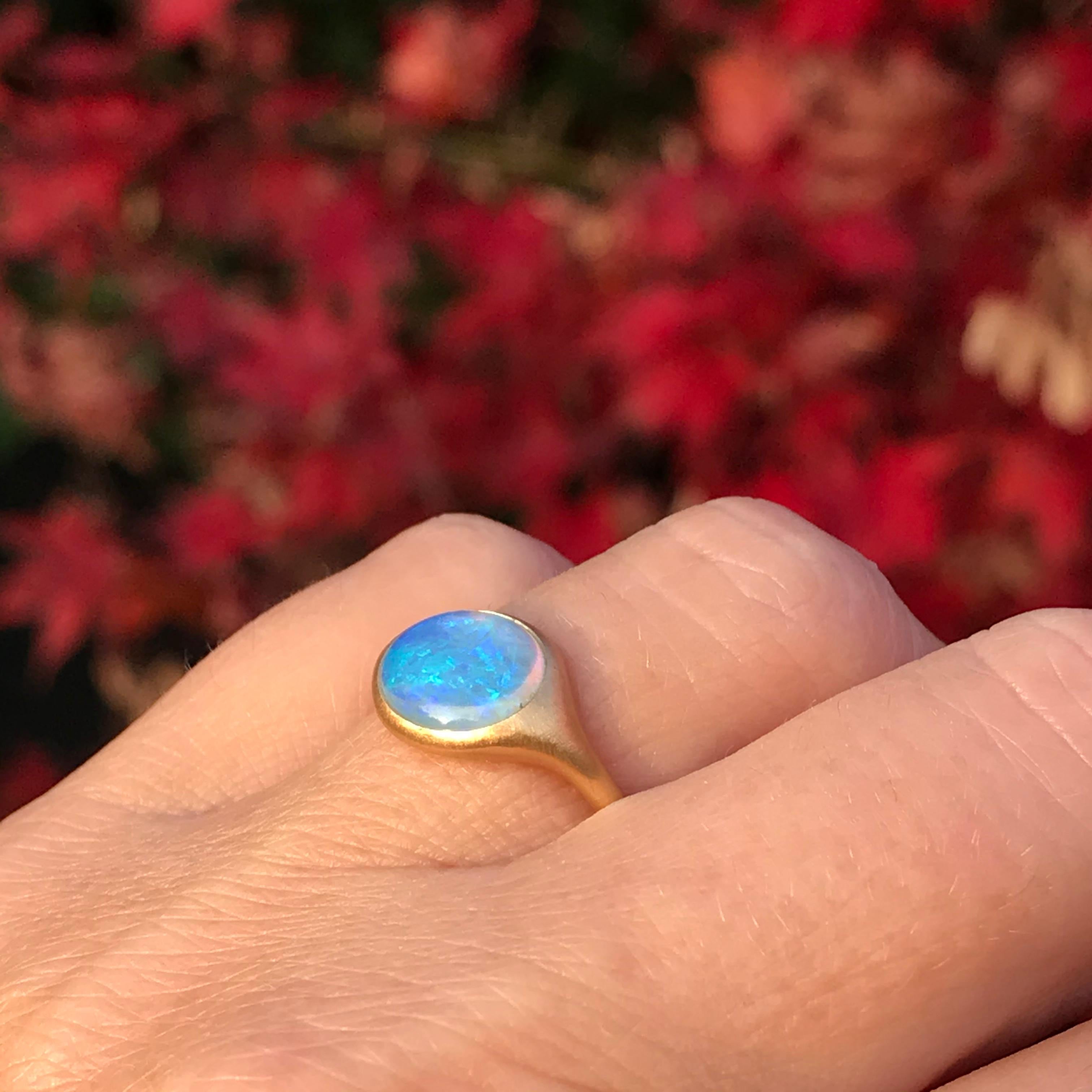 Dalben Oval Australian Crystal Opal Yellow Gold Ring In New Condition In Como, IT