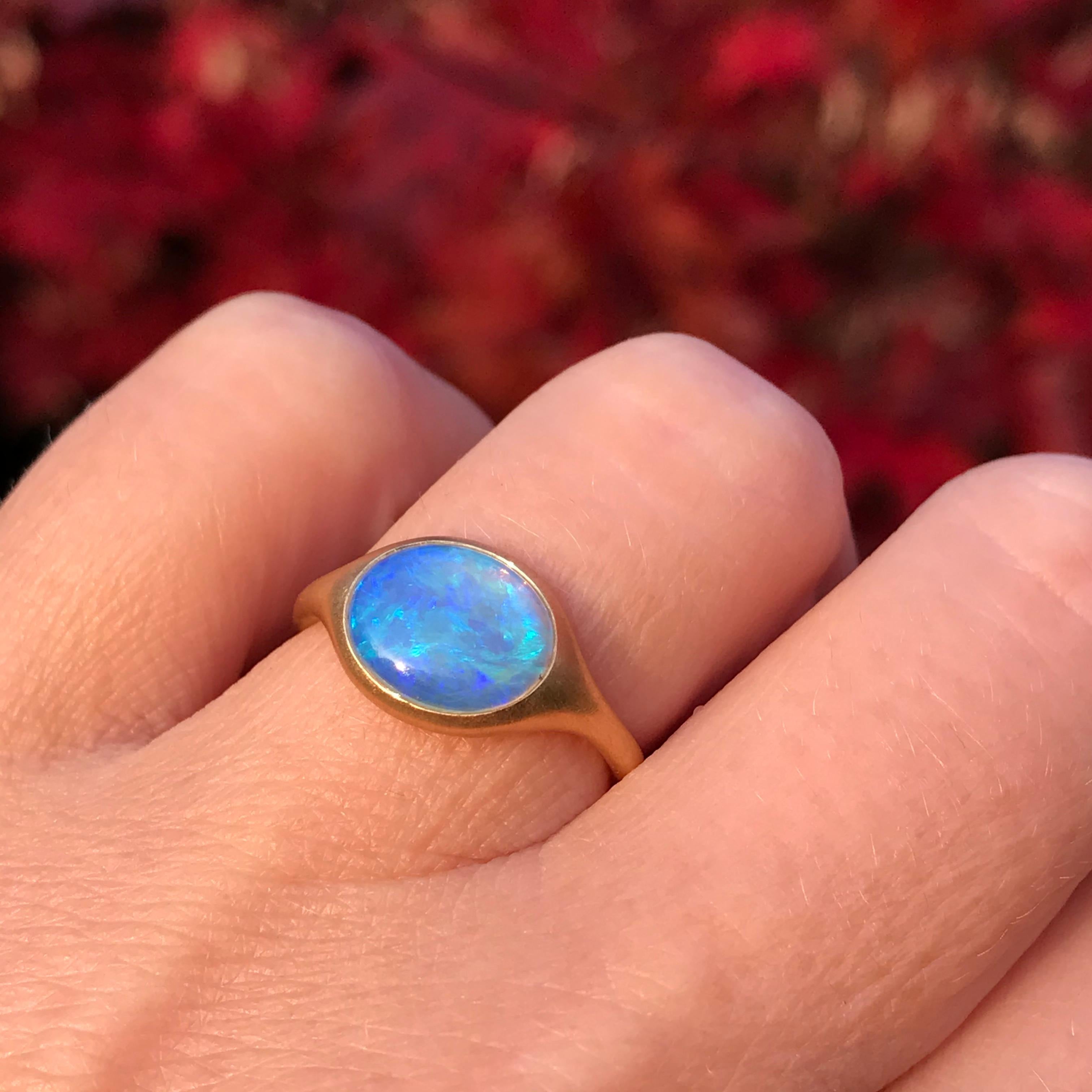 Women's Dalben Oval Australian Crystal Opal Yellow Gold Ring