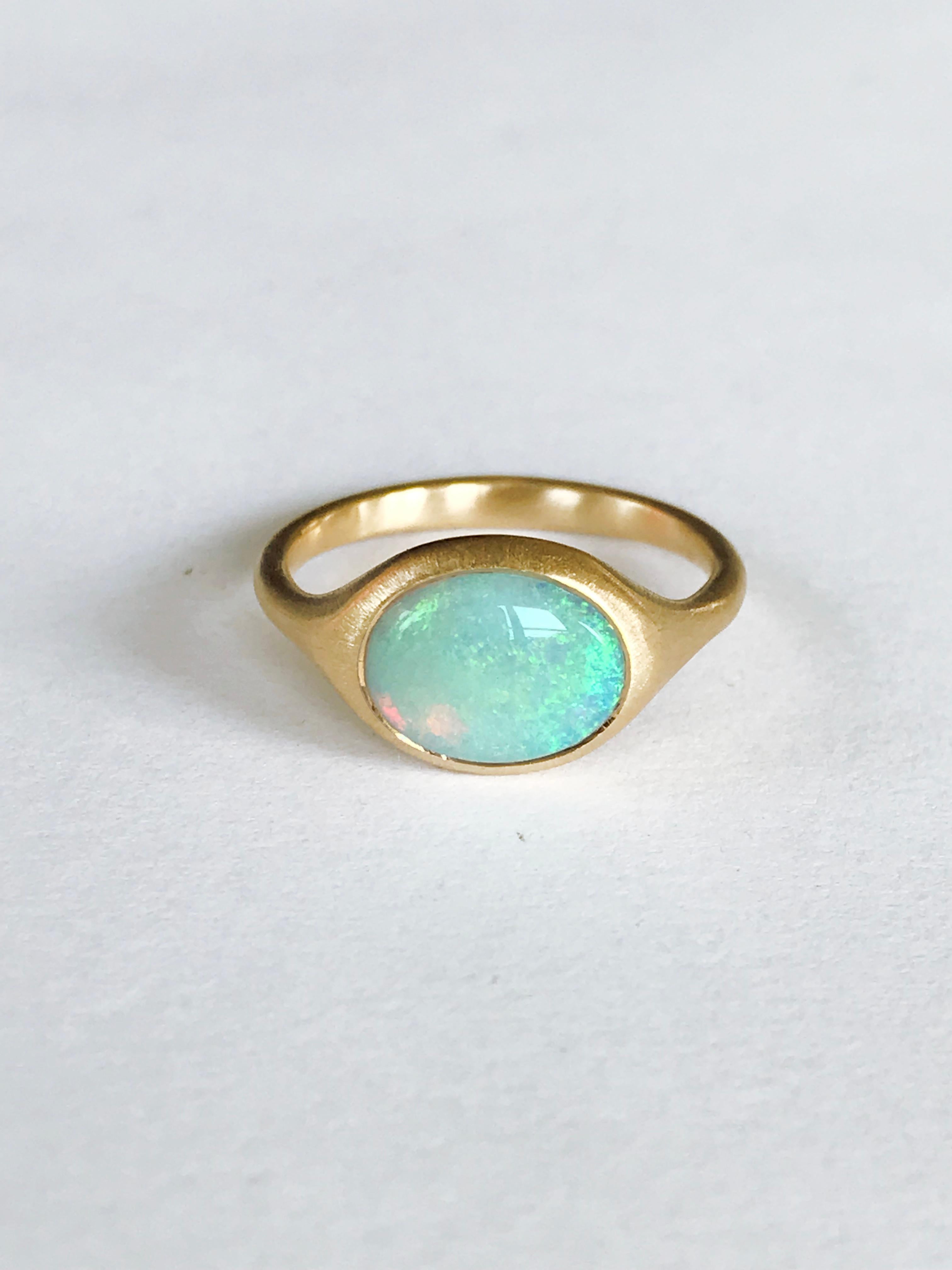 Dalben Oval australischer Kristall-Opal Gelbgoldring mit Opal im Angebot 3