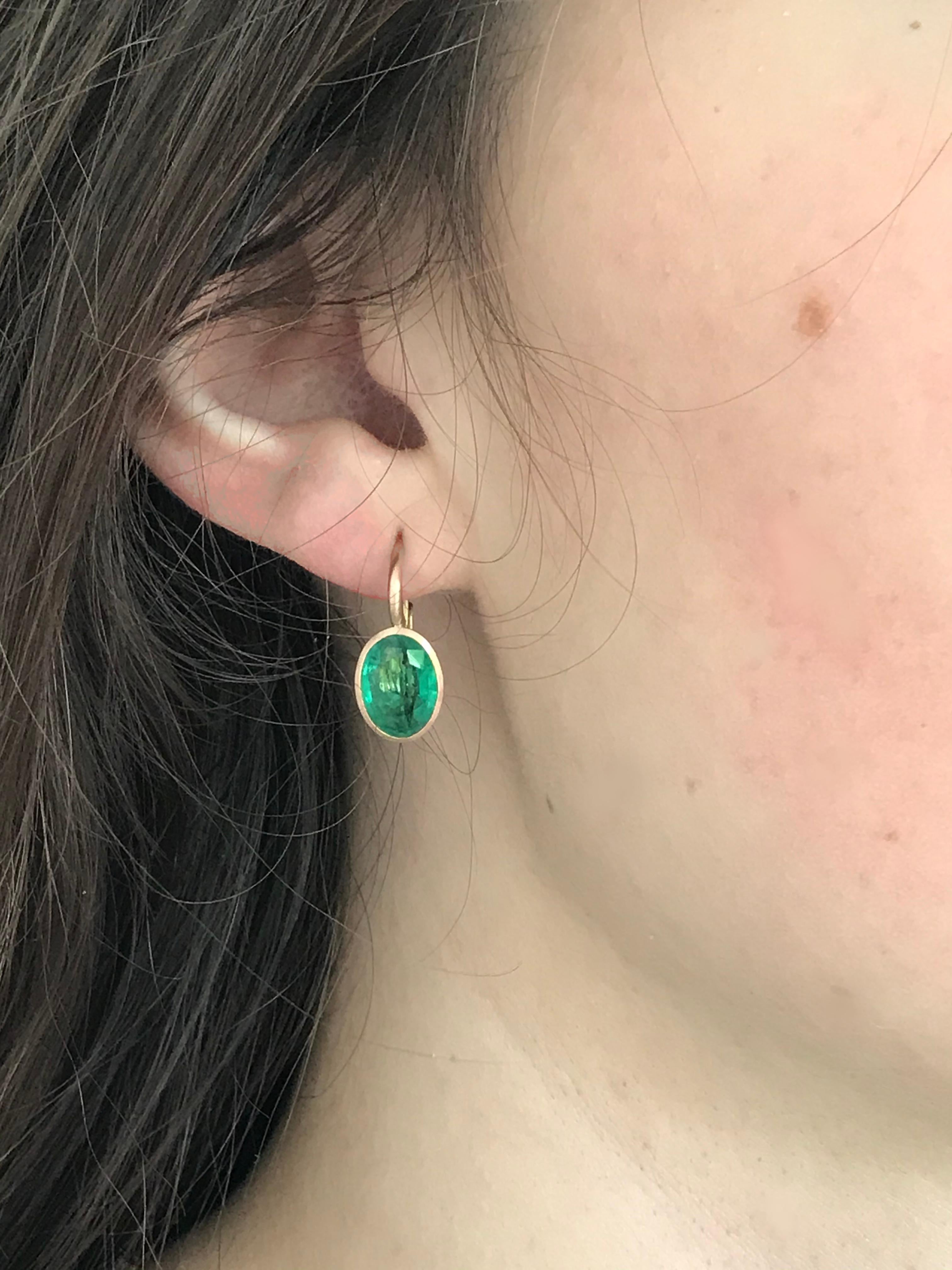 Contemporary Dalben Oval Cut Emerald Rose Gold Earrings