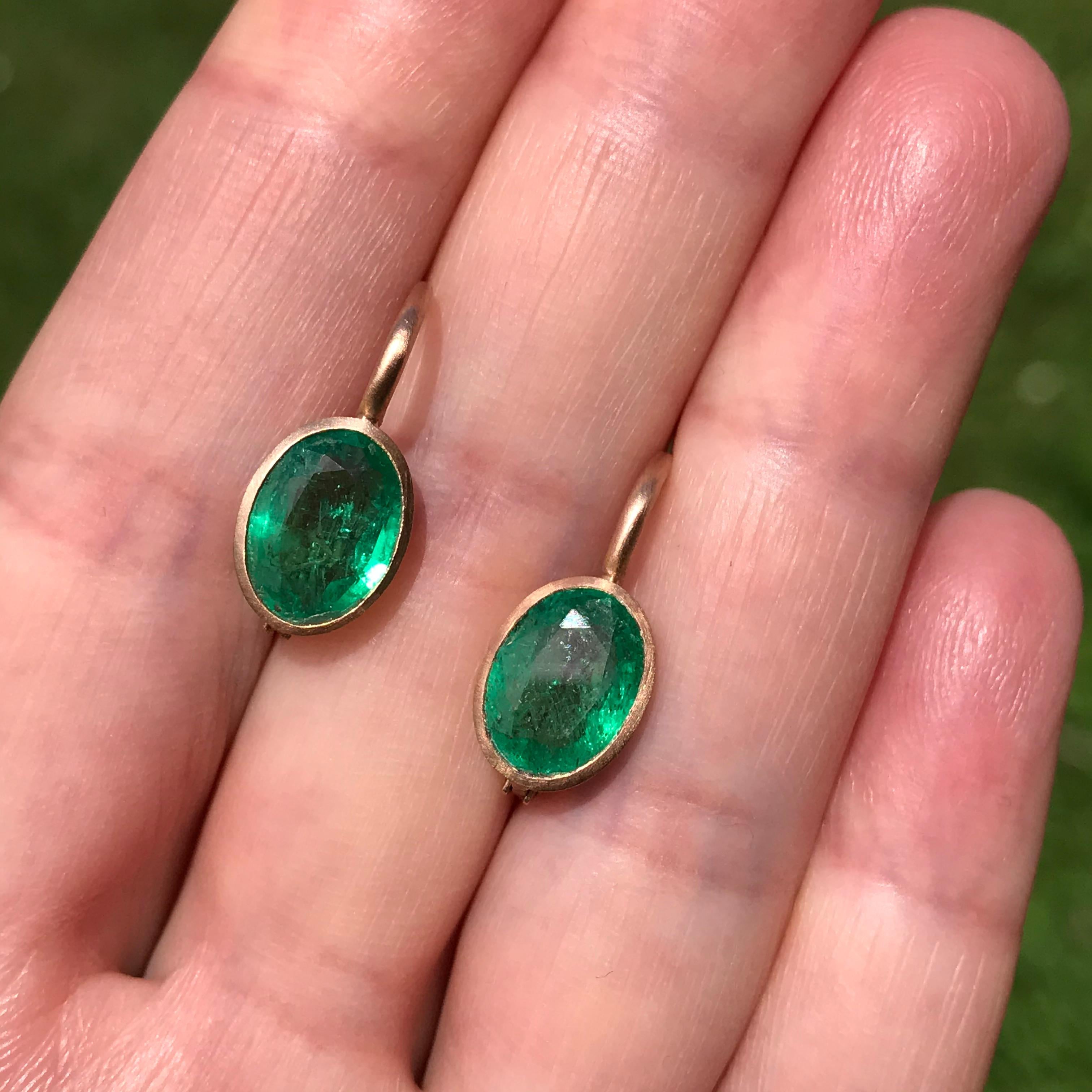 Dalben Oval Cut Emerald Rose Gold Earrings In New Condition In Como, IT