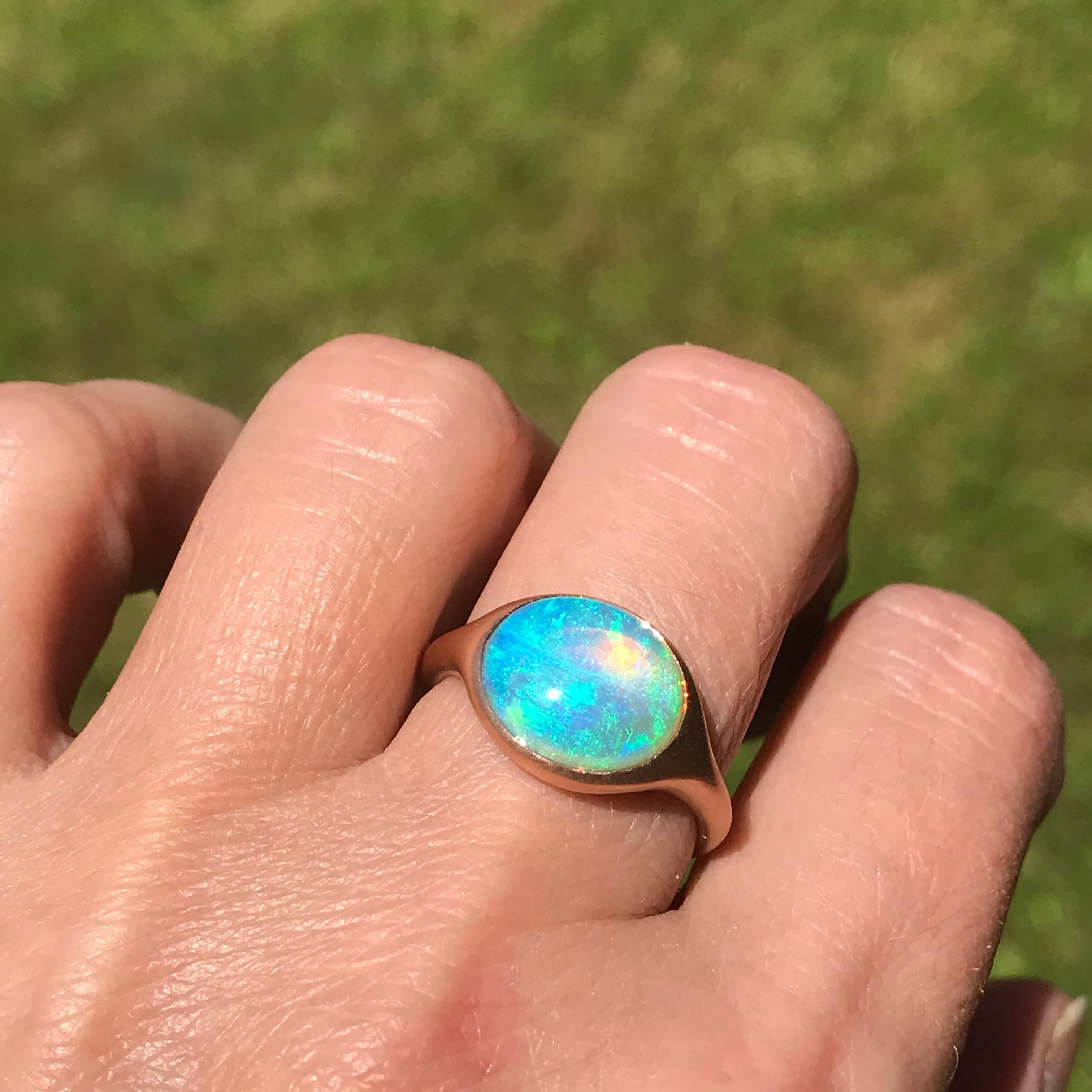 Dalben Ring aus Roségold mit ovalem Opal (Ovalschliff) im Angebot