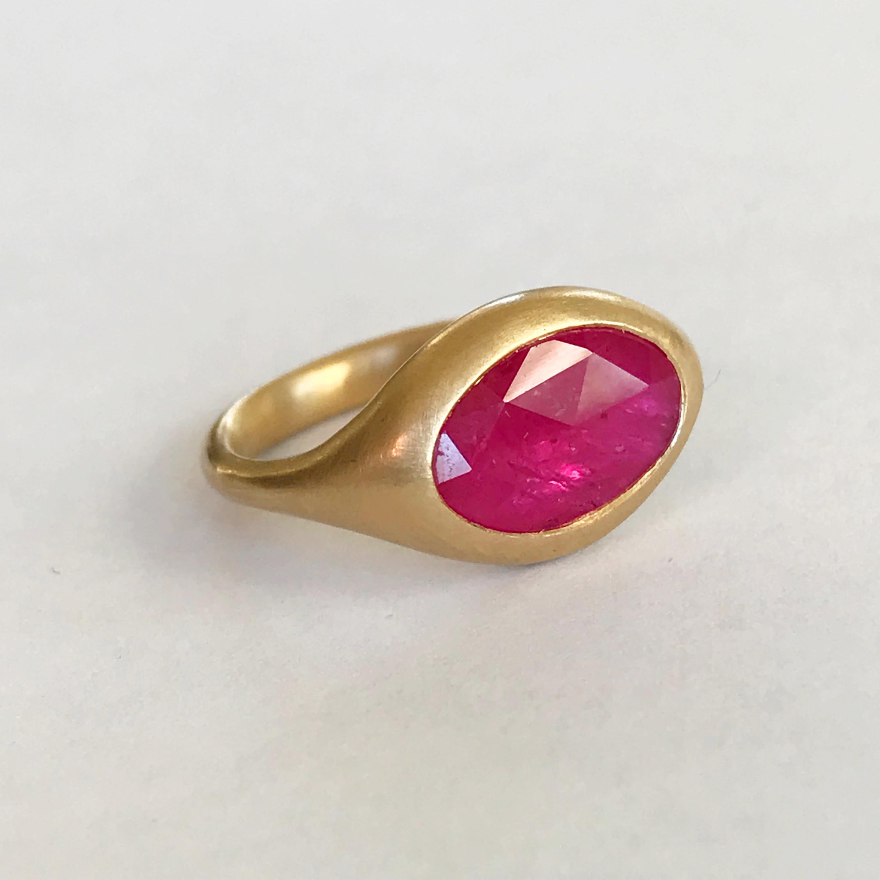 Contemporary Dalben Oval Rose Cut Slice Ruby Yellow Gold Ring For Sale