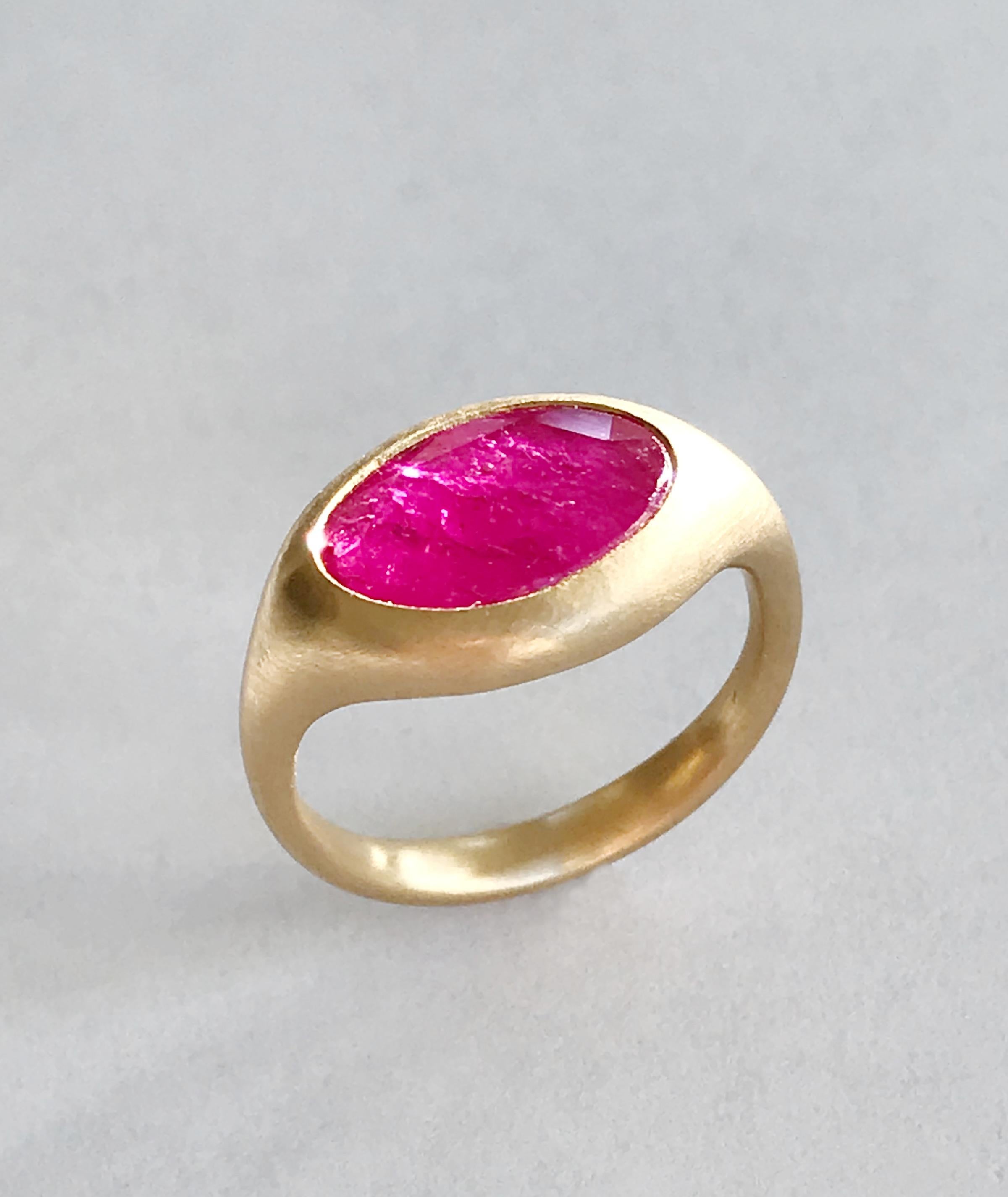 Dalben Oval Rose Cut Slice Ruby Yellow Gold Ring In New Condition For Sale In Como, IT