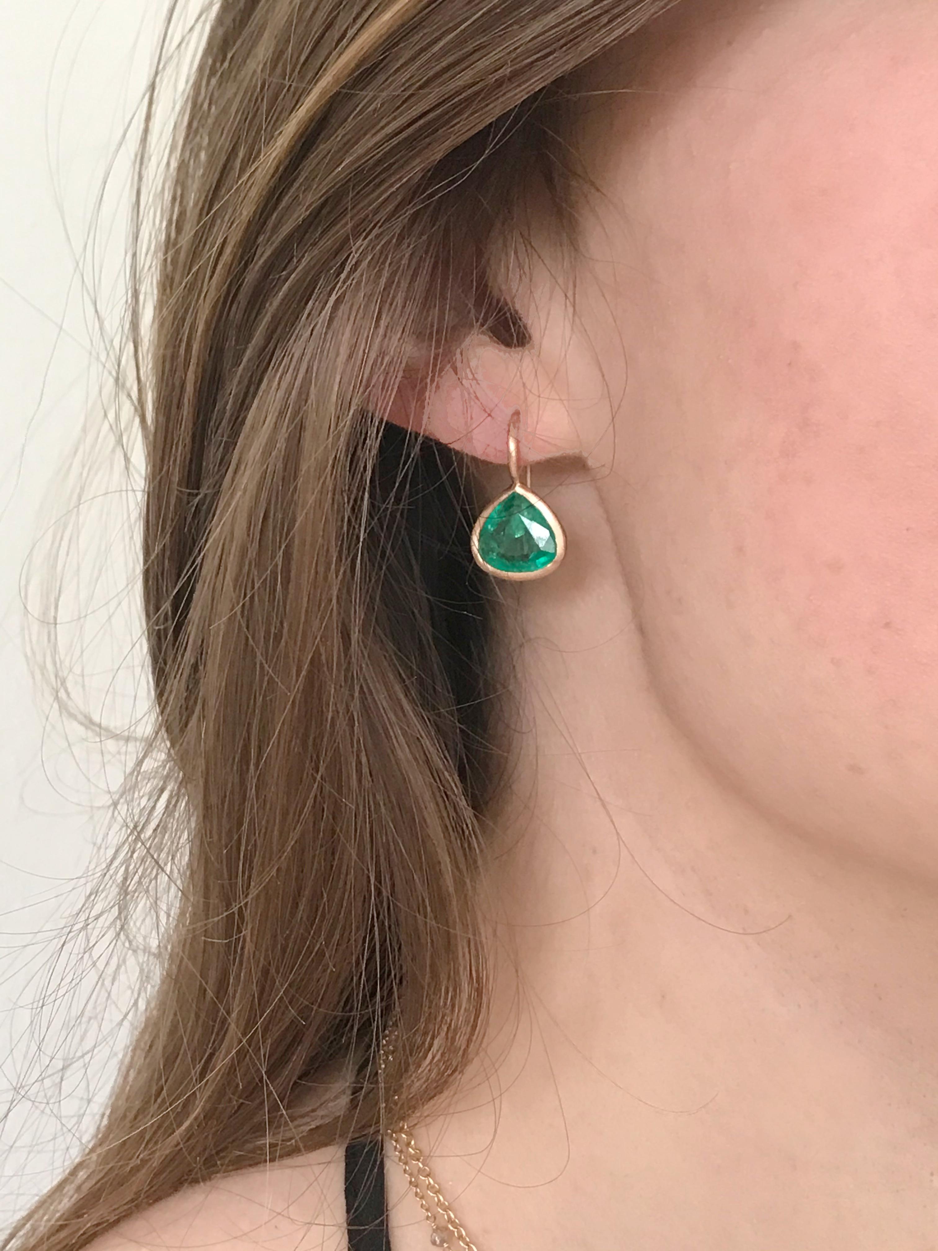 Contemporary Dalben Pear Cut Emerald Rose Gold Earrings
