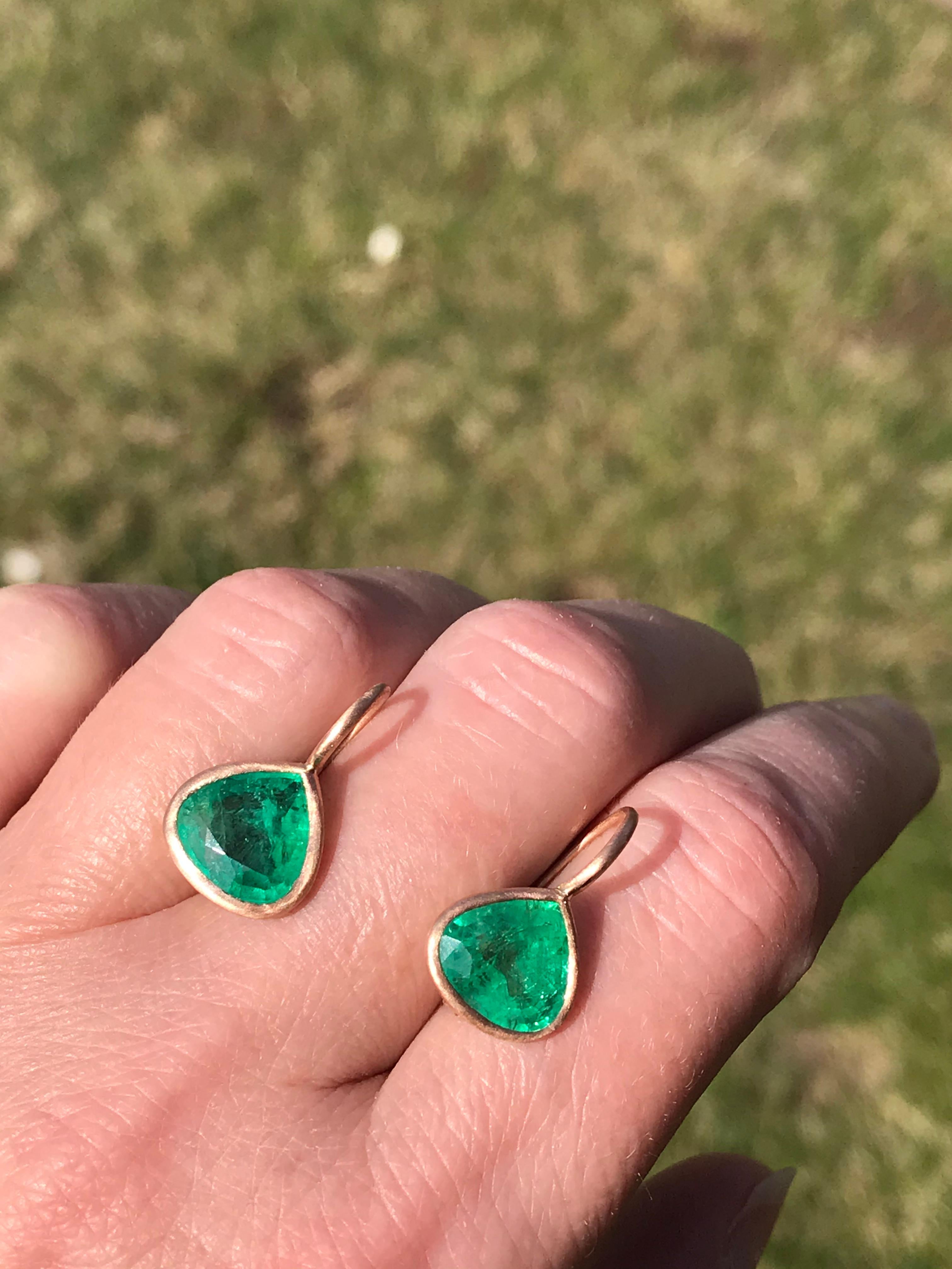 Dalben Pear Cut Emerald Rose Gold Earrings In New Condition In Como, IT