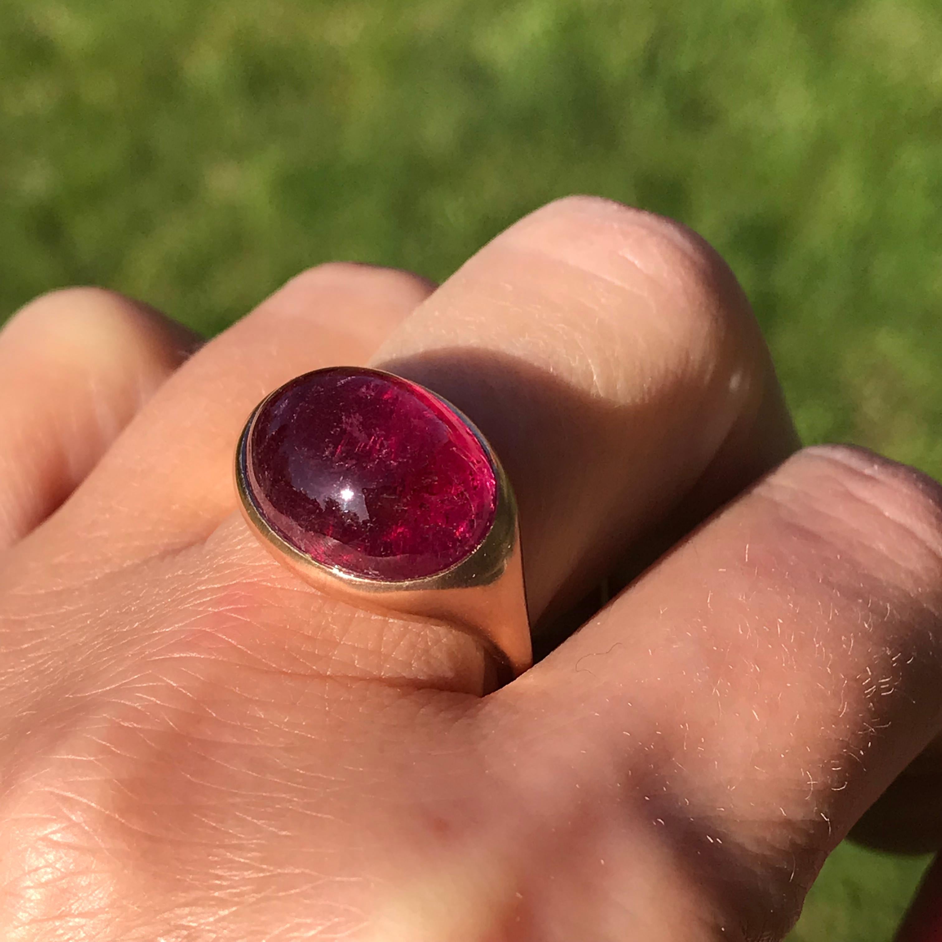 Contemporary Dalben Red Toumaline Cabochon Rose Gold Ring