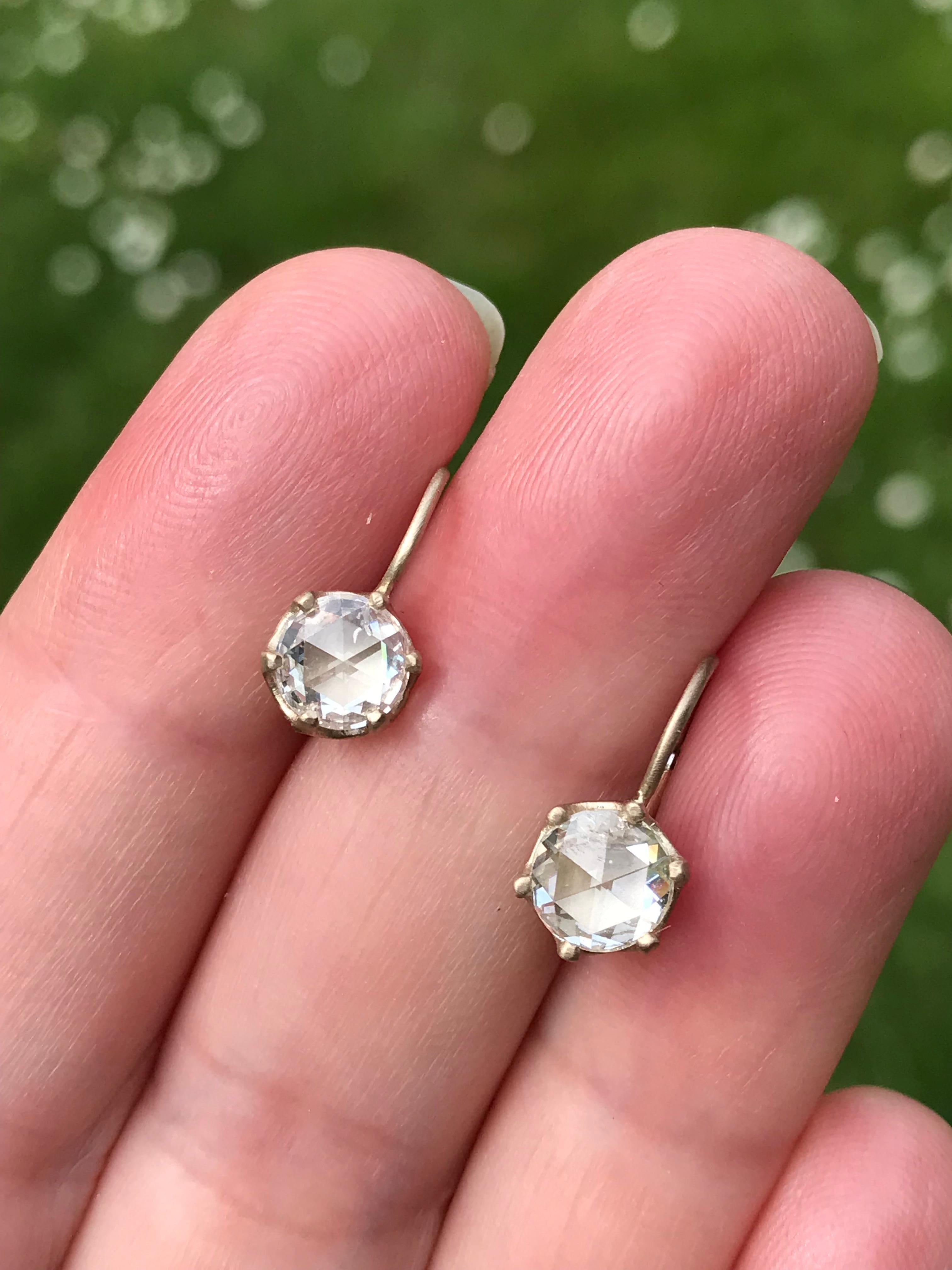Dalben design diamond drop earrings mounted in 18 kt white gold with 2 white round rose cut diamonds total weight 1,43 carat.
Earrings dimension:
max width 6,7 mm ,
height without leverback 6,3 mm
height with leverback 14,6 mm
The Earrings are