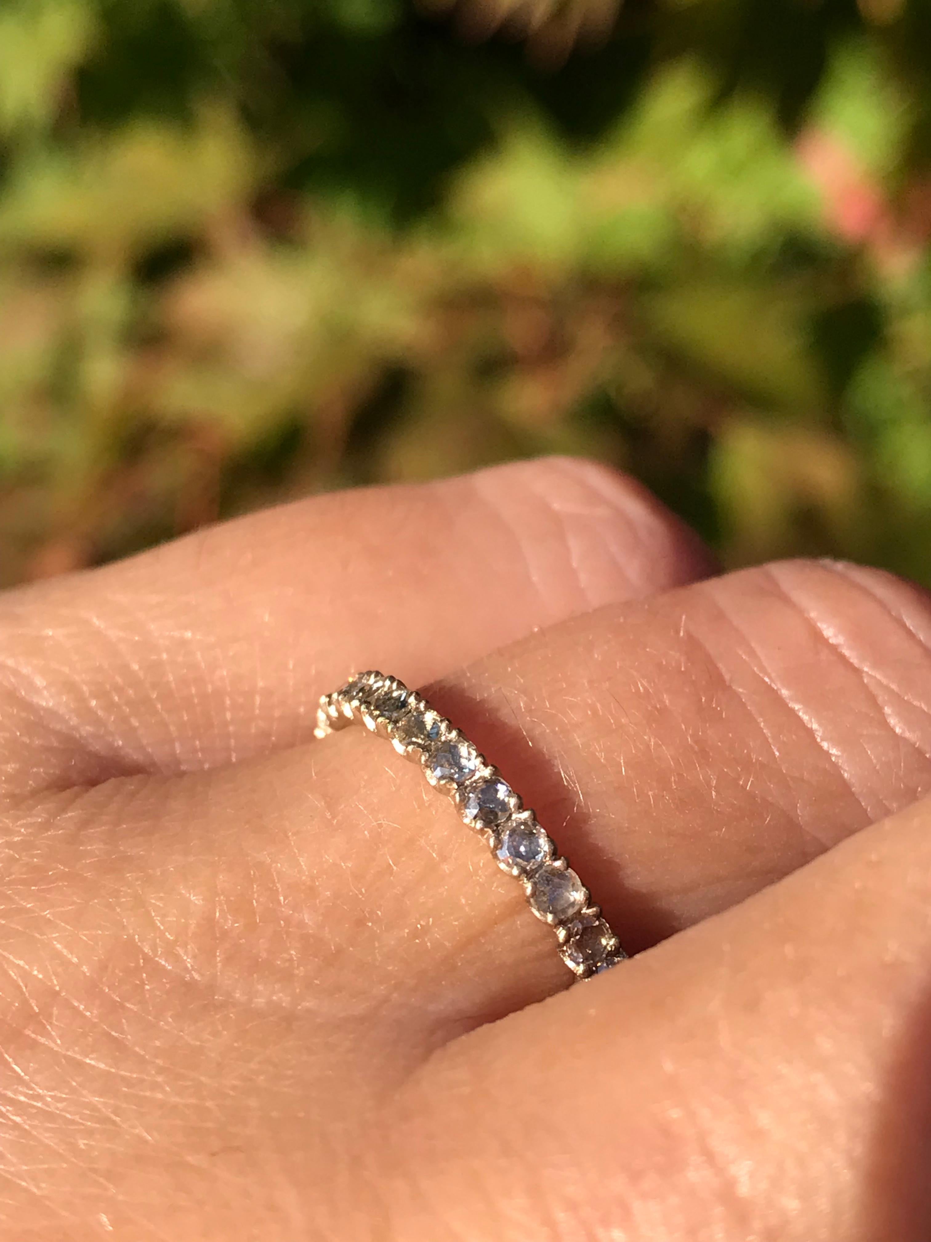 Taille rose Dalben Bague à petit anneau en or blanc avec diamants taille rose en vente