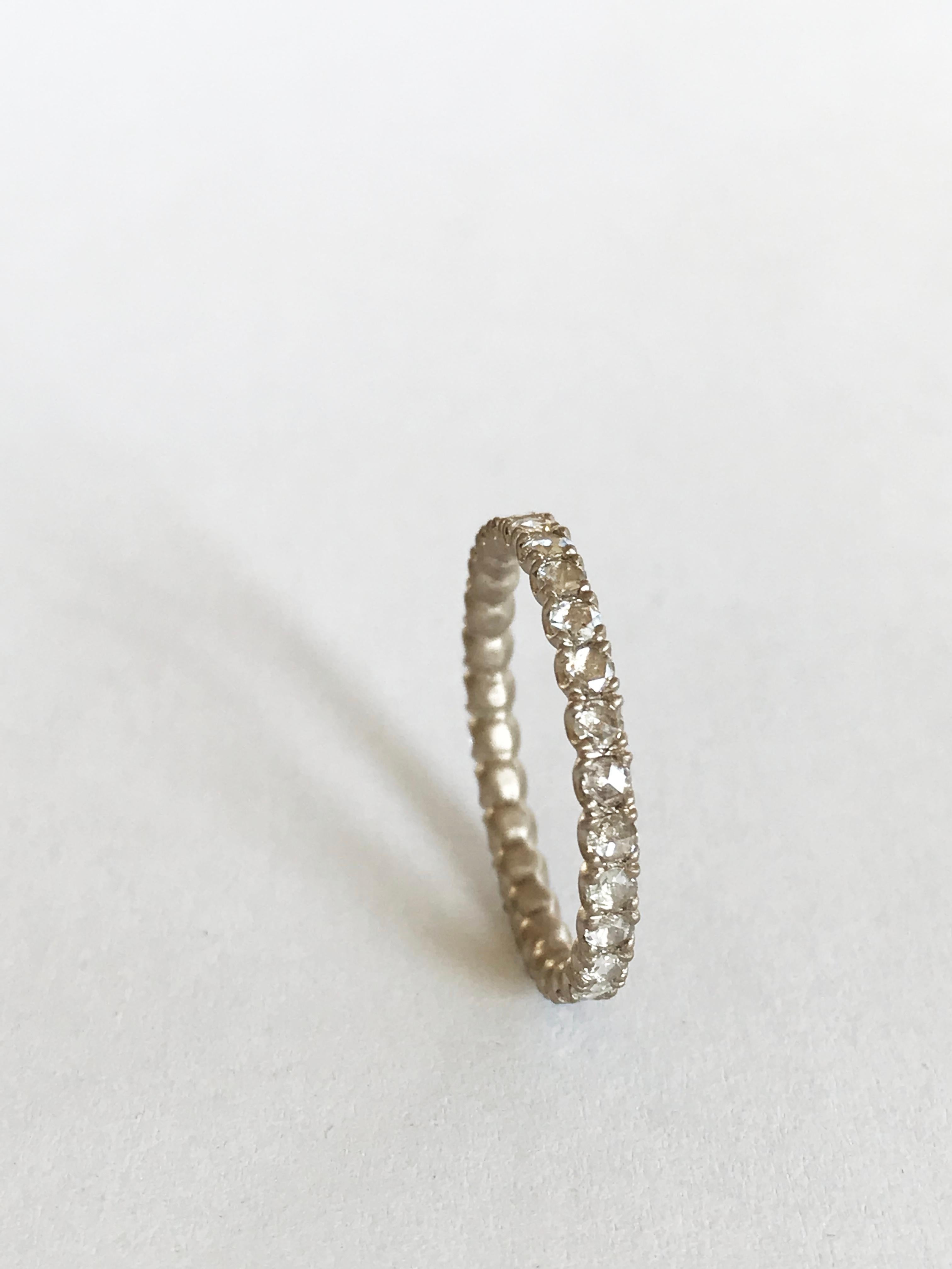 Dalben Bague à petit anneau en or blanc avec diamants taille rose en vente 1