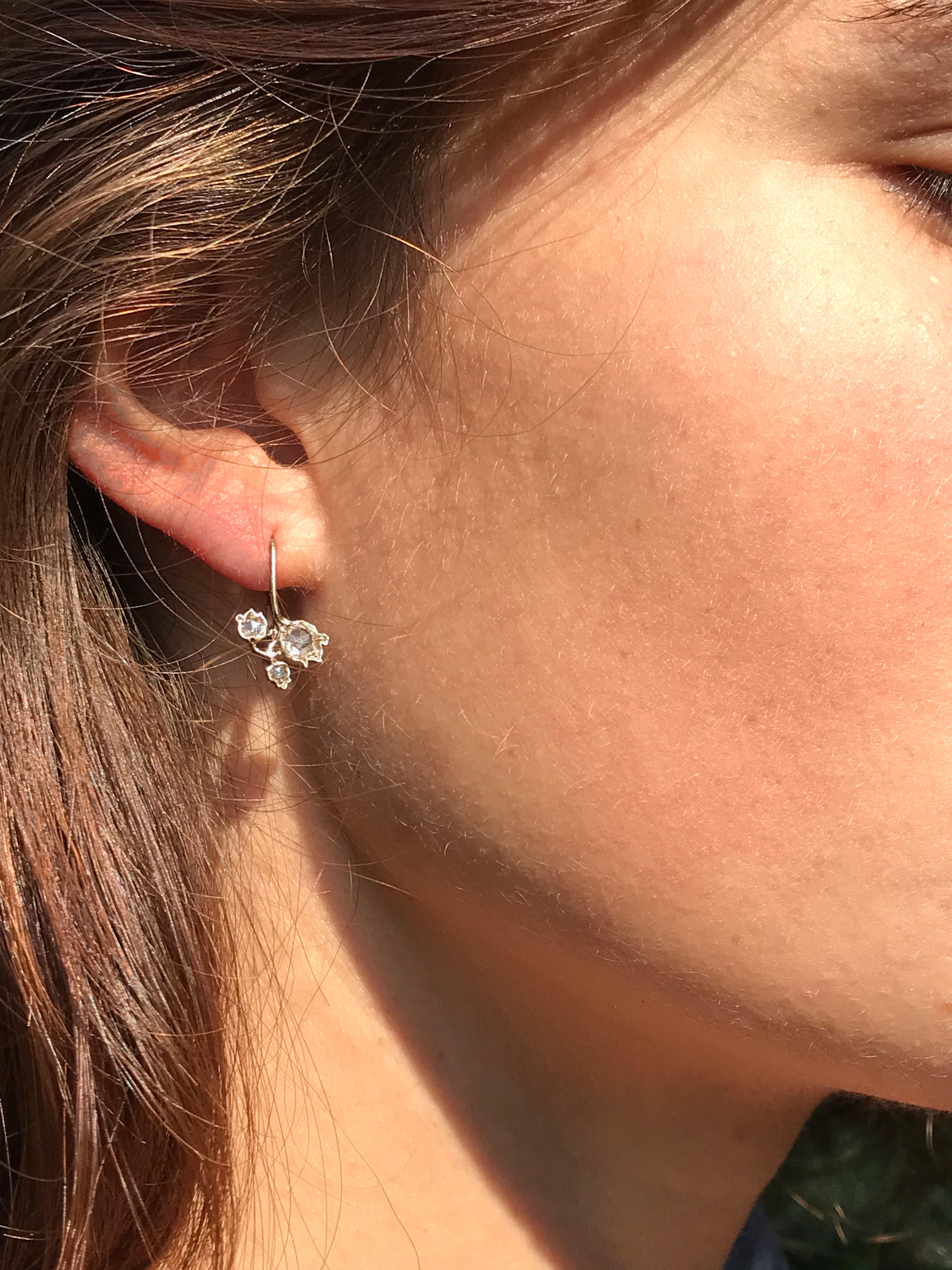 Dalben design diamond floral drop earrings mounted in 18 kt white gold with 6 white rose cut diamonds total weight 0,52 carat.
Earrings dimension:
max width 10 mm ,
height without leverback 9 mm
height with leverback 17 mm
The Earrings are