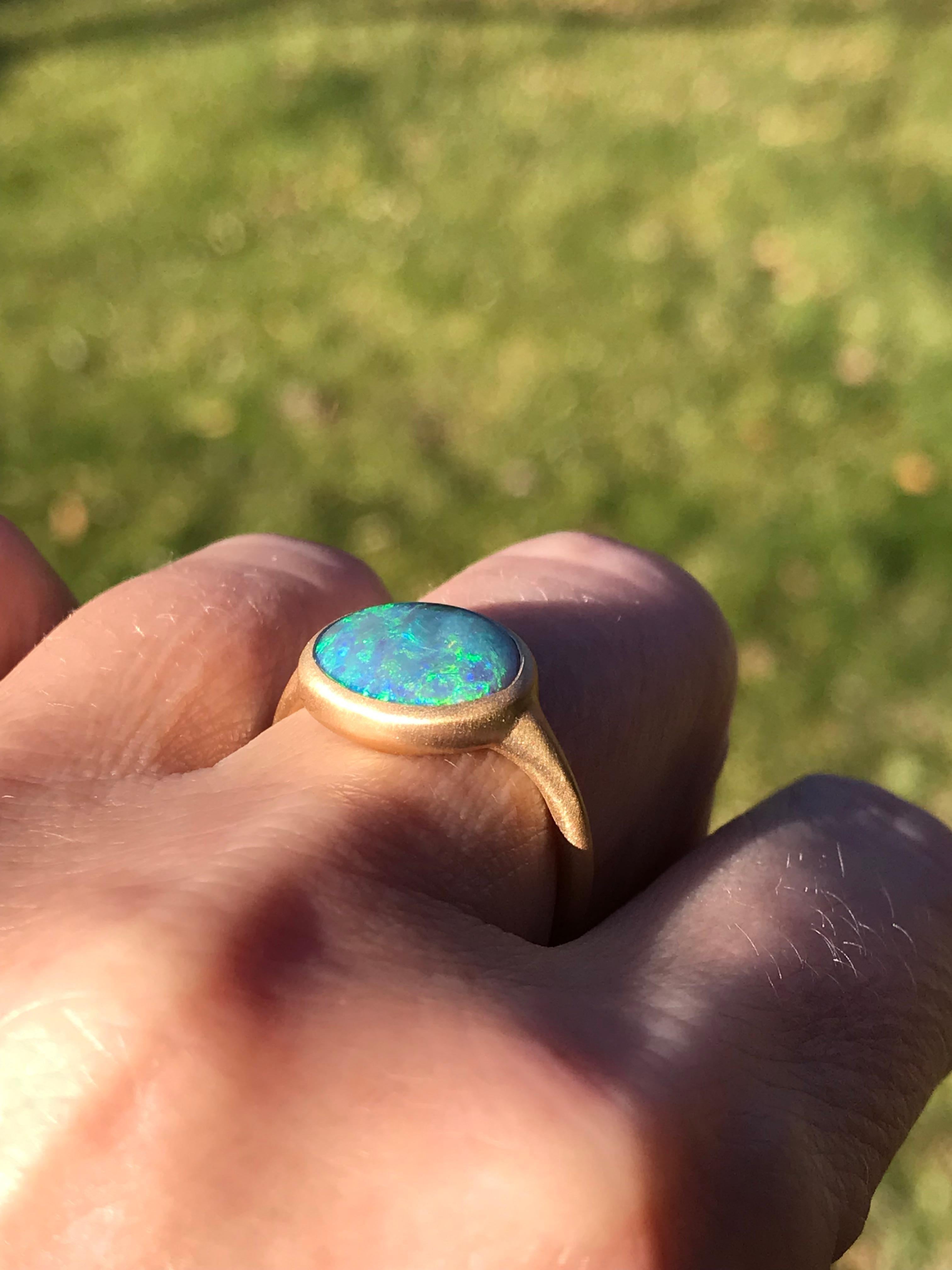 Dalben Round Oval Australian Lighting Ridge Opal Yellow Gold Ring In New Condition For Sale In Como, IT