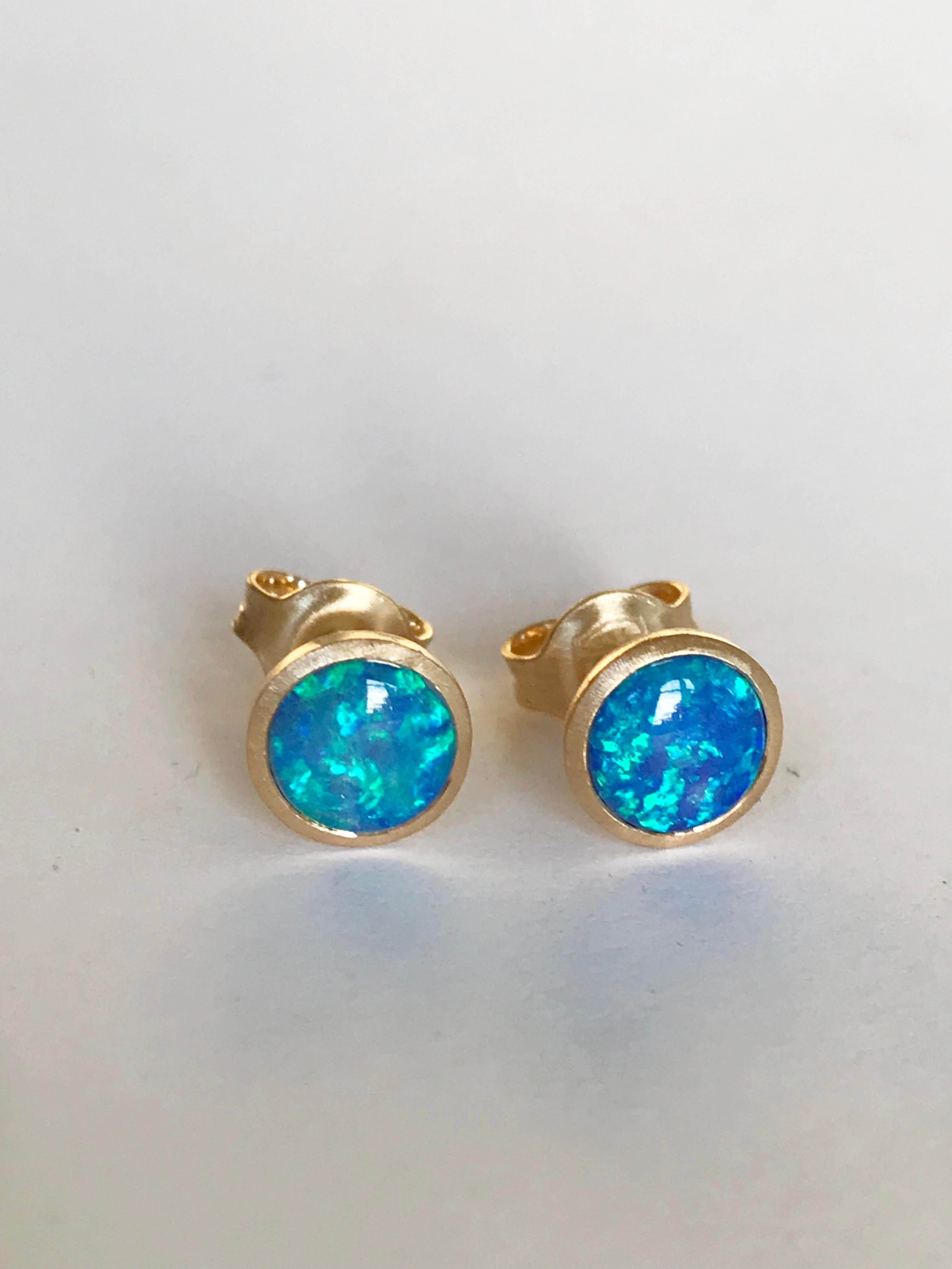 Cabochon Dalben Round Shape Australian Opal Yellow Gold Earrings