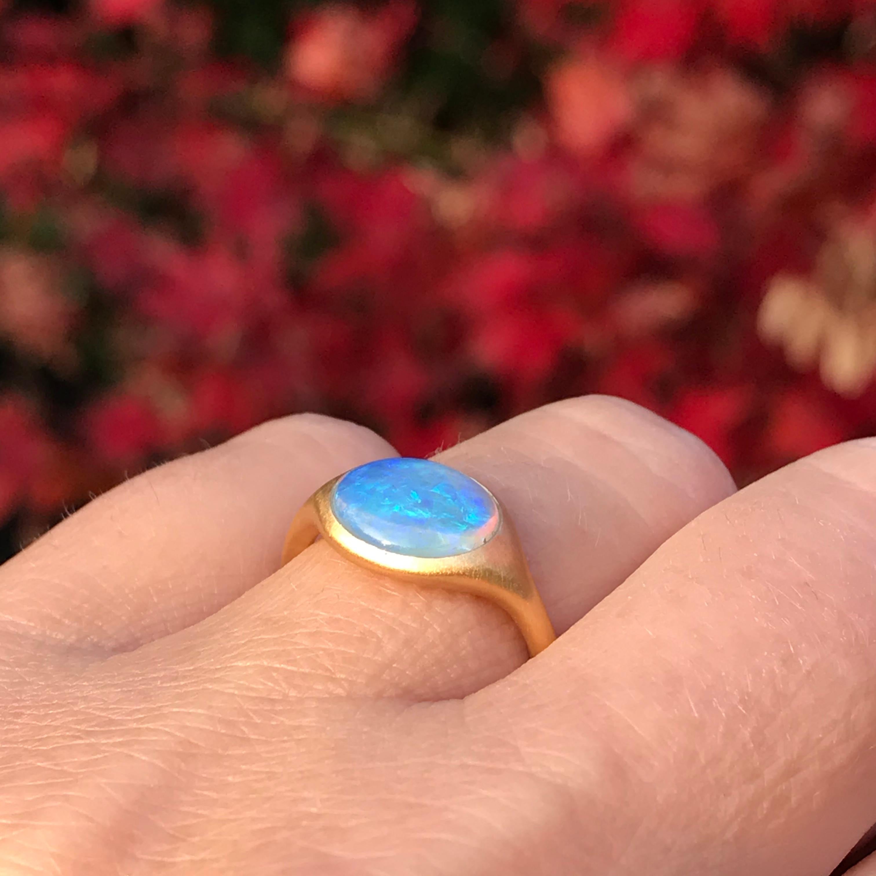 Dalben Small Australian Opal Yellow Gold Ring In New Condition In Como, IT