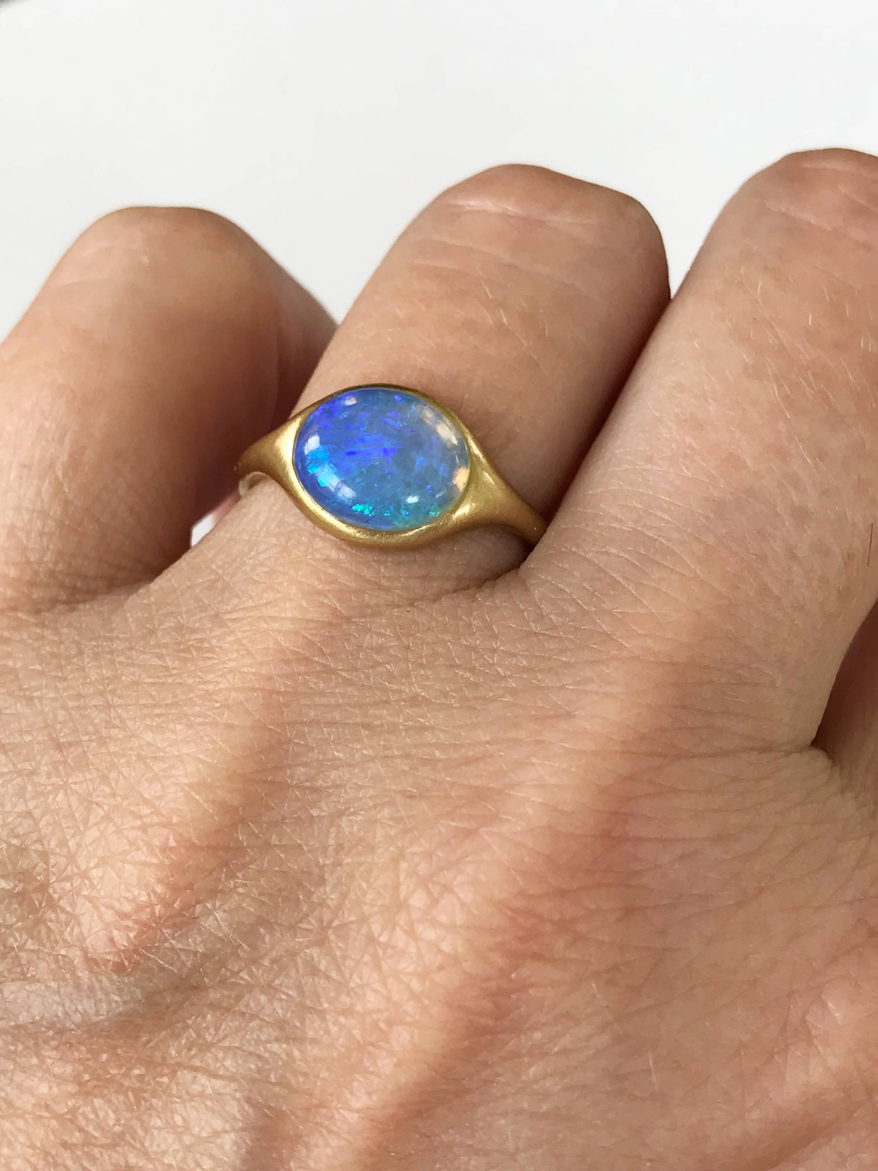Dalben Small Australian Opal Yellow Gold Ring 4
