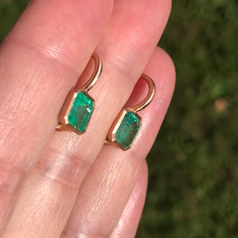 Dalben 2,74 Carat Colombian Emerald Rose Gold Earrings For Sale 5