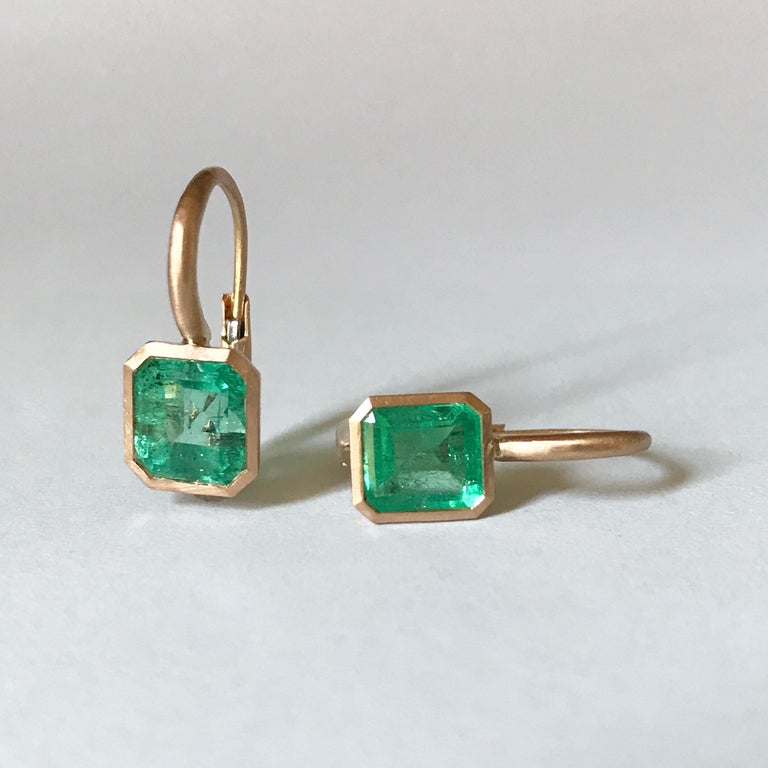 Women's Dalben 2,74 Carat Colombian Emerald Rose Gold Earrings For Sale