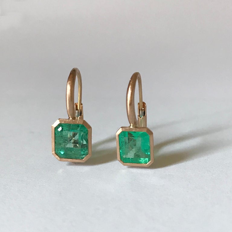 Dalben 2,74 Carat Colombian Emerald Rose Gold Earrings For Sale 1