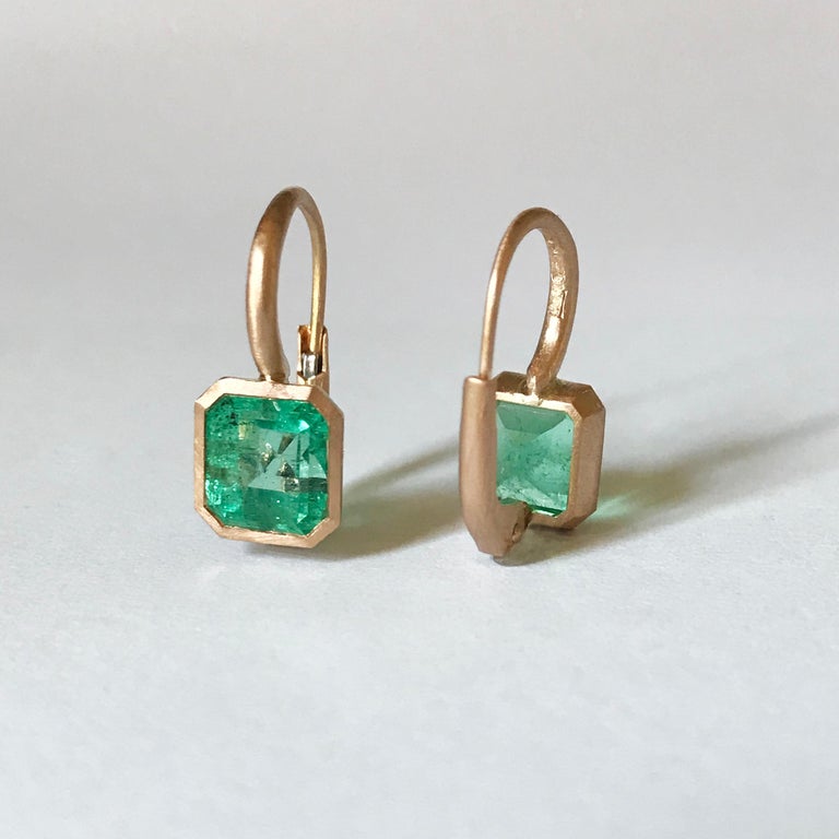 Dalben 2,74 Carat Colombian Emerald Rose Gold Earrings For Sale 2
