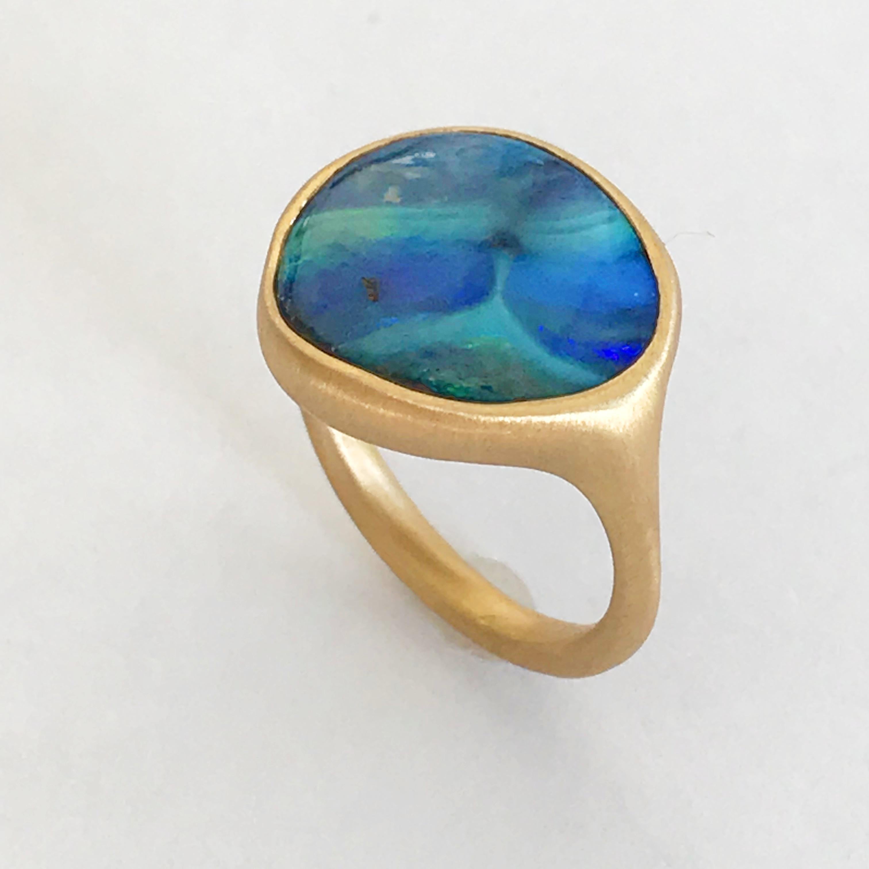 Contemporary Dalben Stone Shape Boulder Opal Yellow Gold Ring For Sale