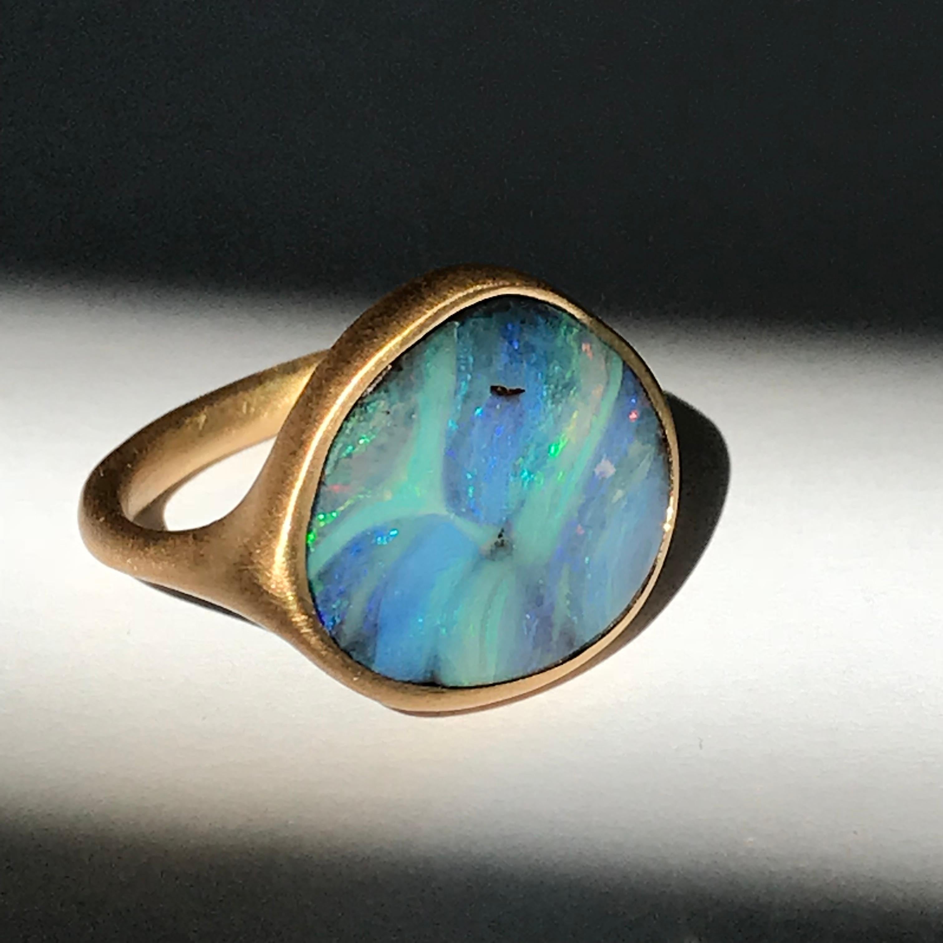 Dalben Steinförmiger Boulder-Opal-Gelbgoldring im Angebot 1