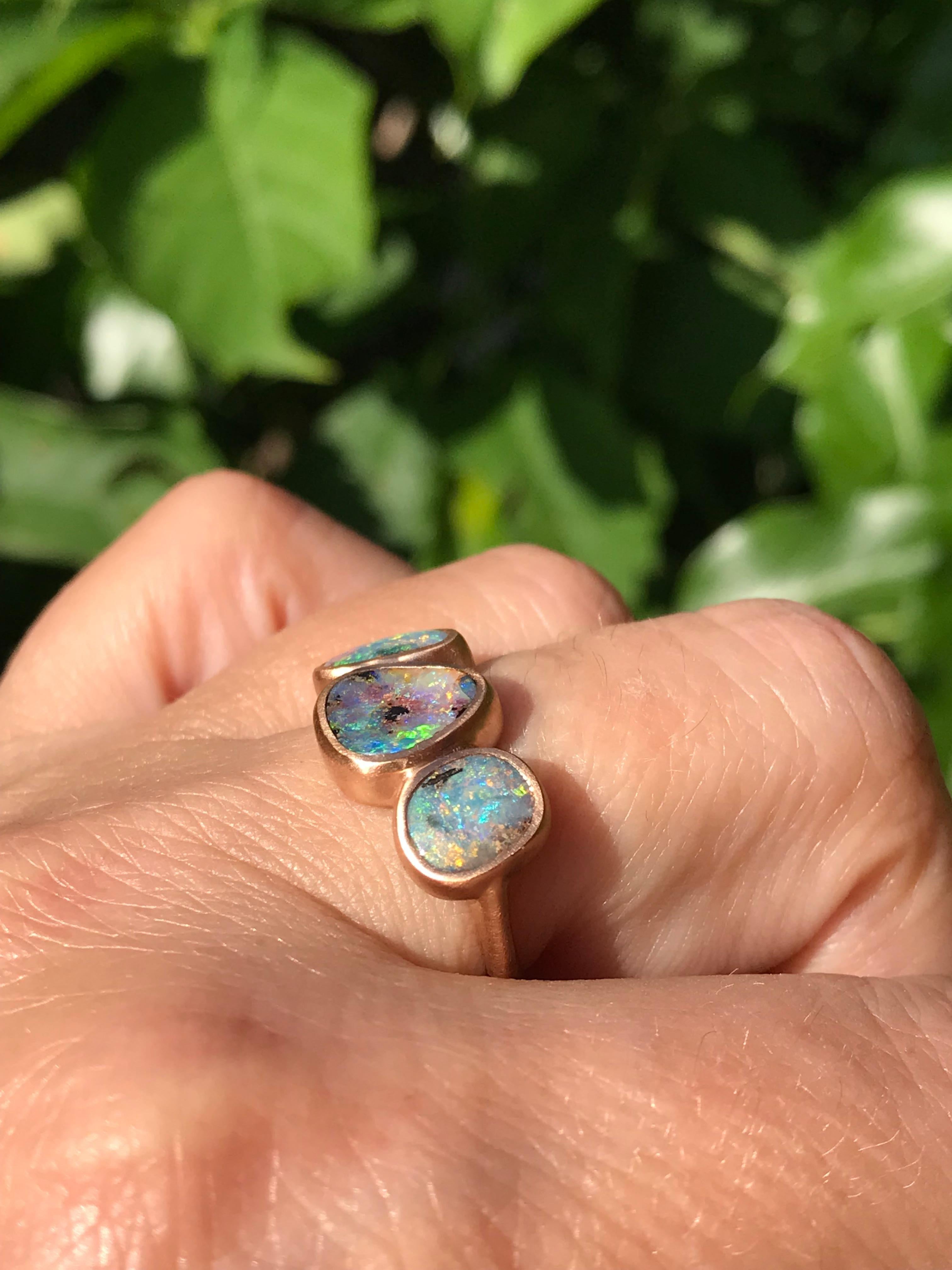 Dalben Trilogy Boulder Opal-Ring aus Roségold (Zeitgenössisch) im Angebot