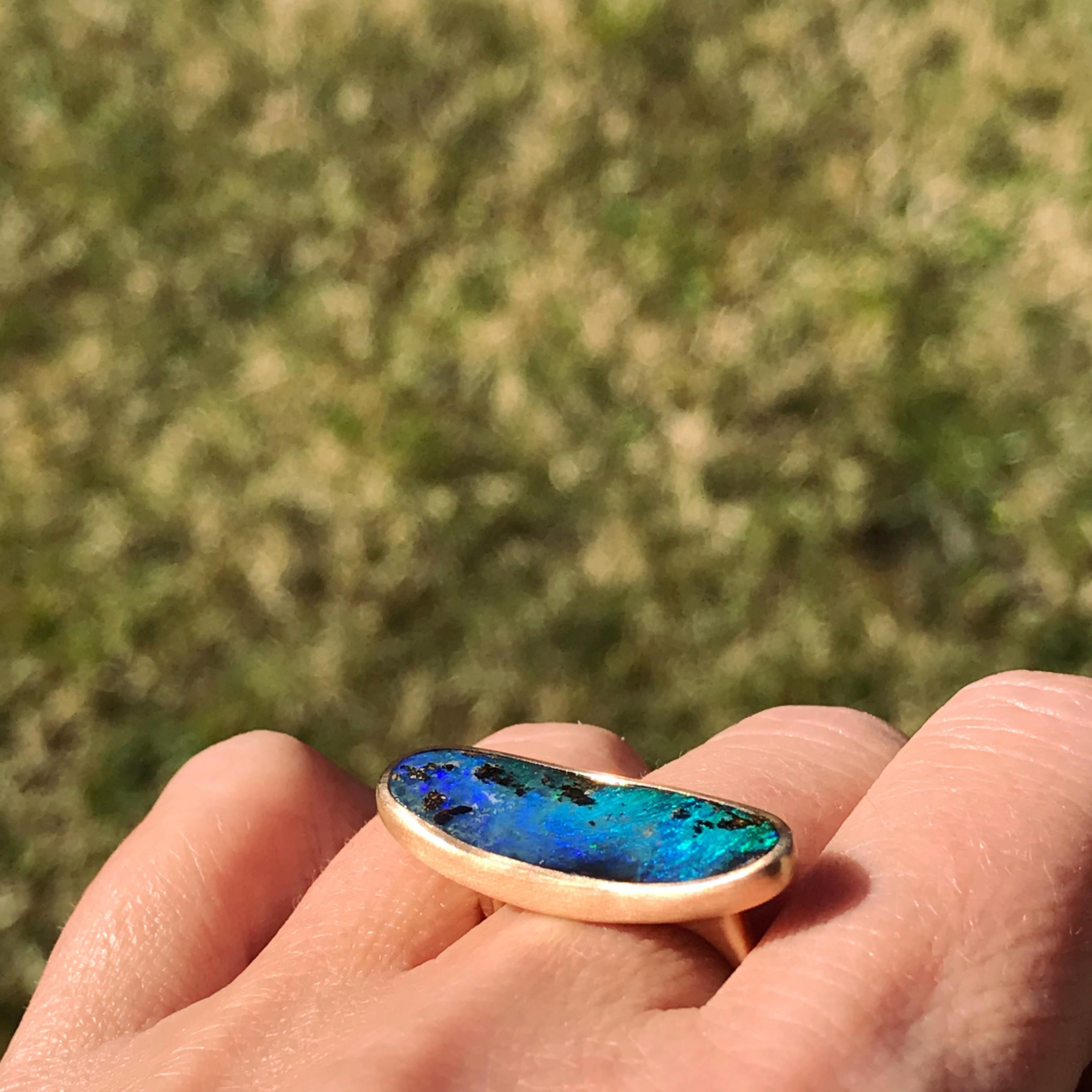 Dalben Sehr langer Boulder-Opal-Ring aus Roségold im Angebot 1