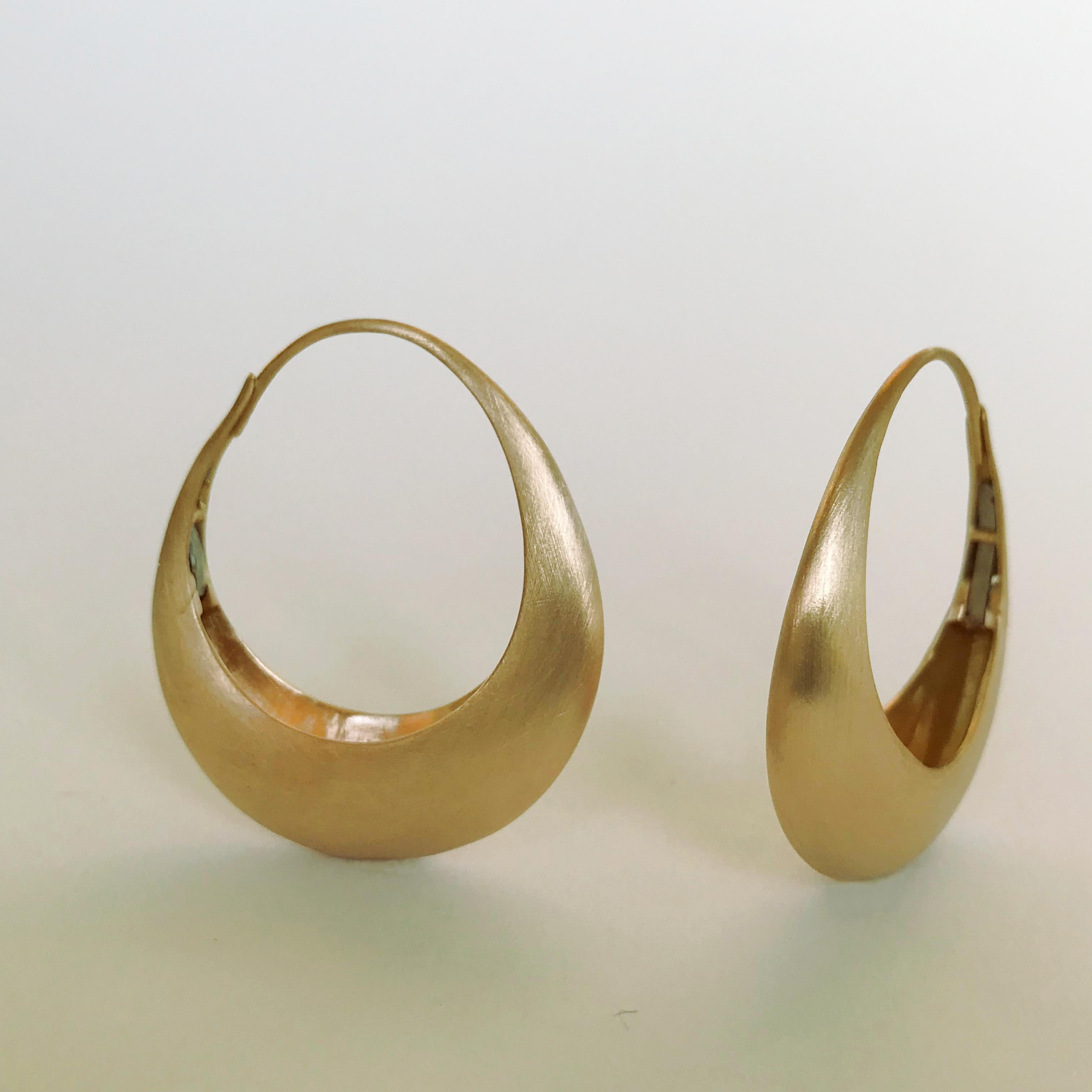 Dalben Yellow Gold Hoop Earrings For Sale 5