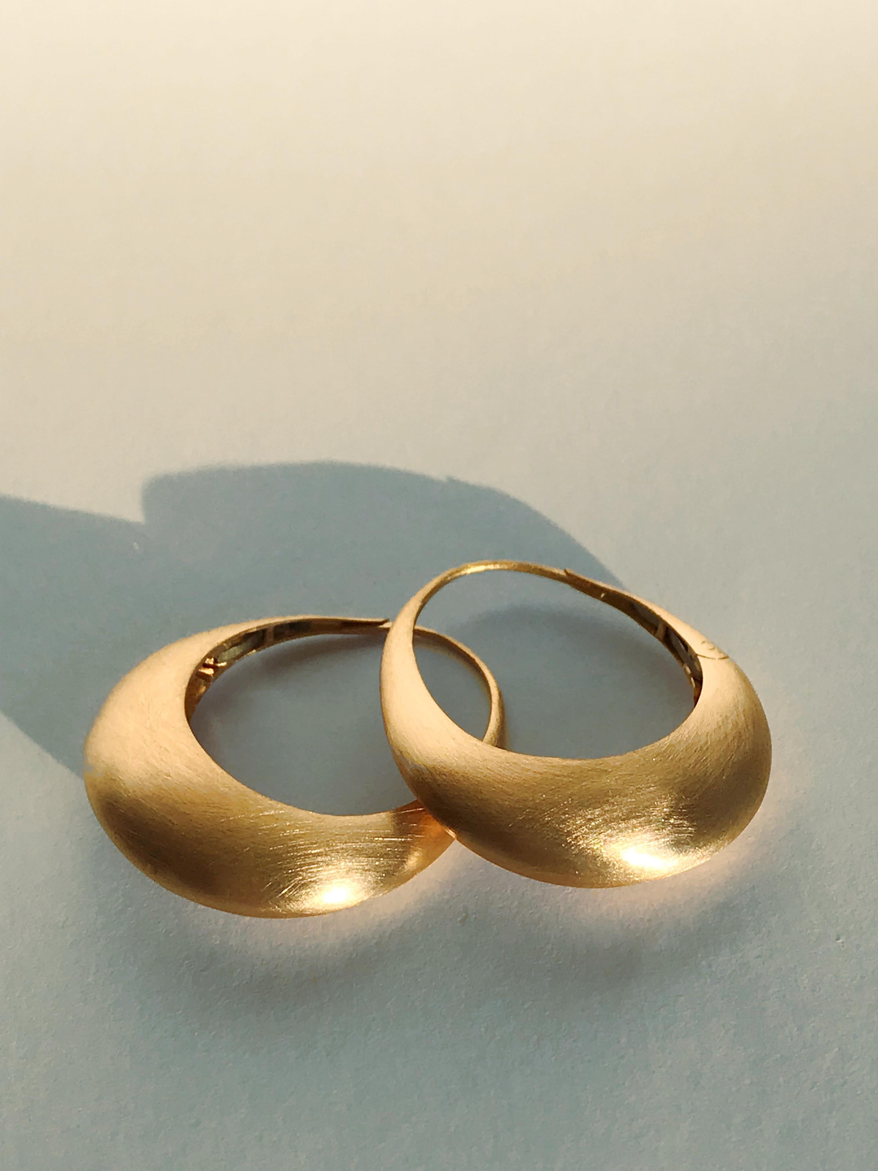 Contemporary Dalben Yellow Gold Hoop Earrings For Sale