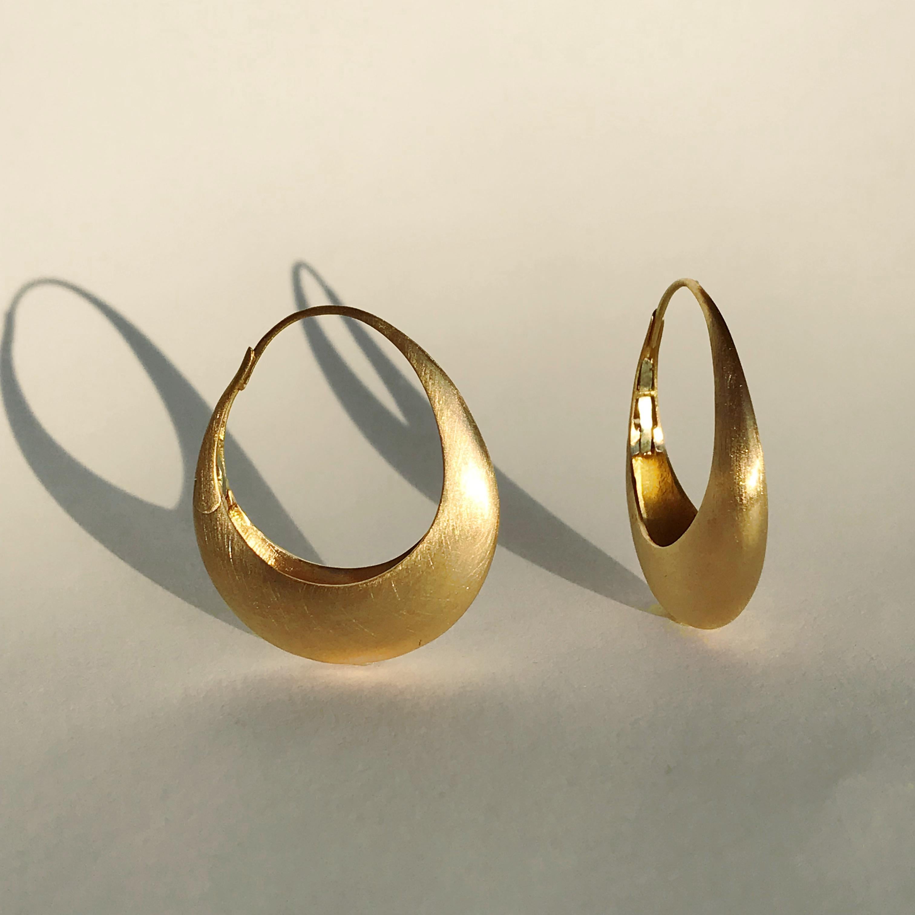 Dalben Yellow Gold Hoop Earrings In New Condition For Sale In Como, IT