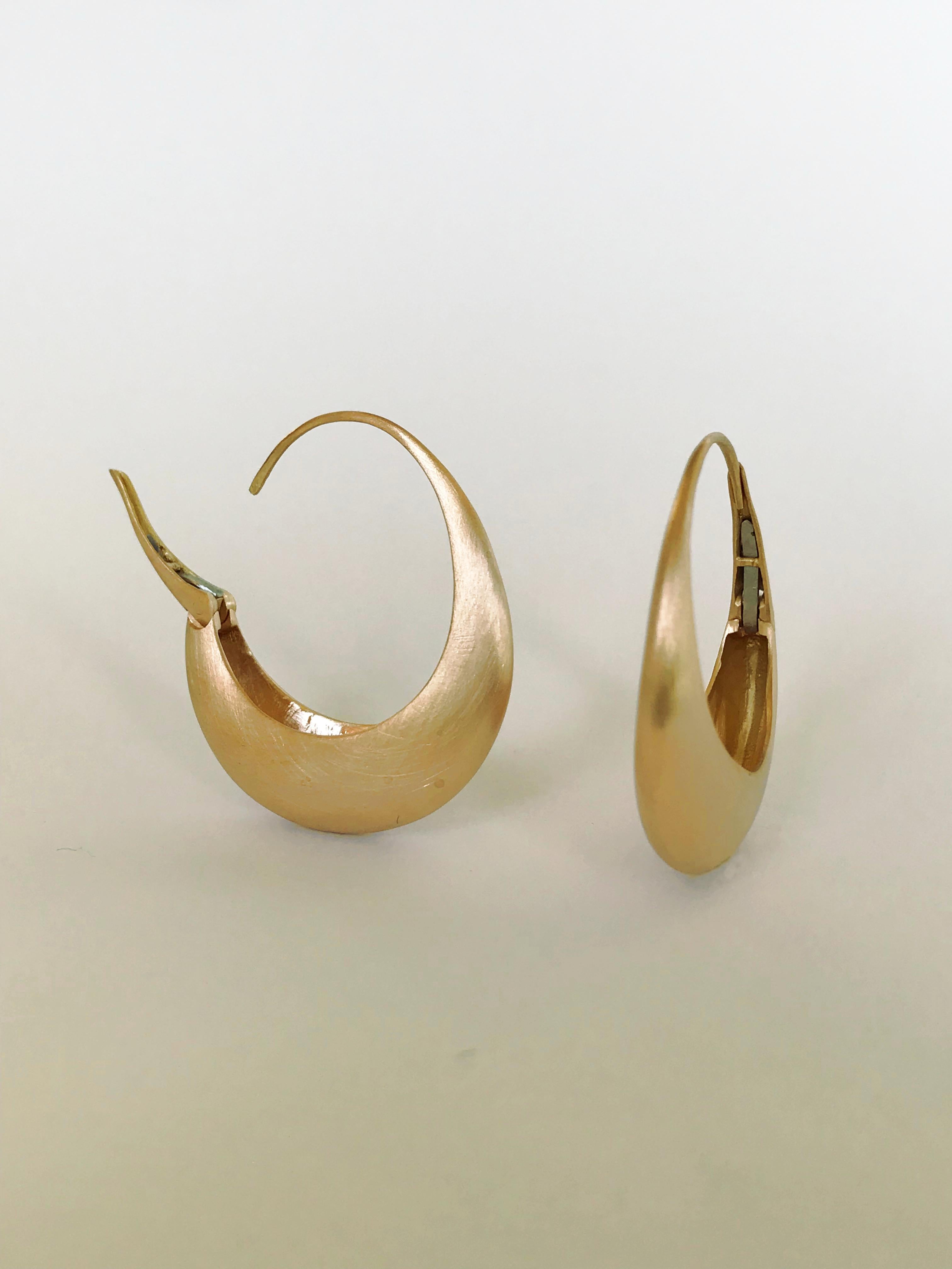Women's Dalben Yellow Gold Hoop Earrings For Sale