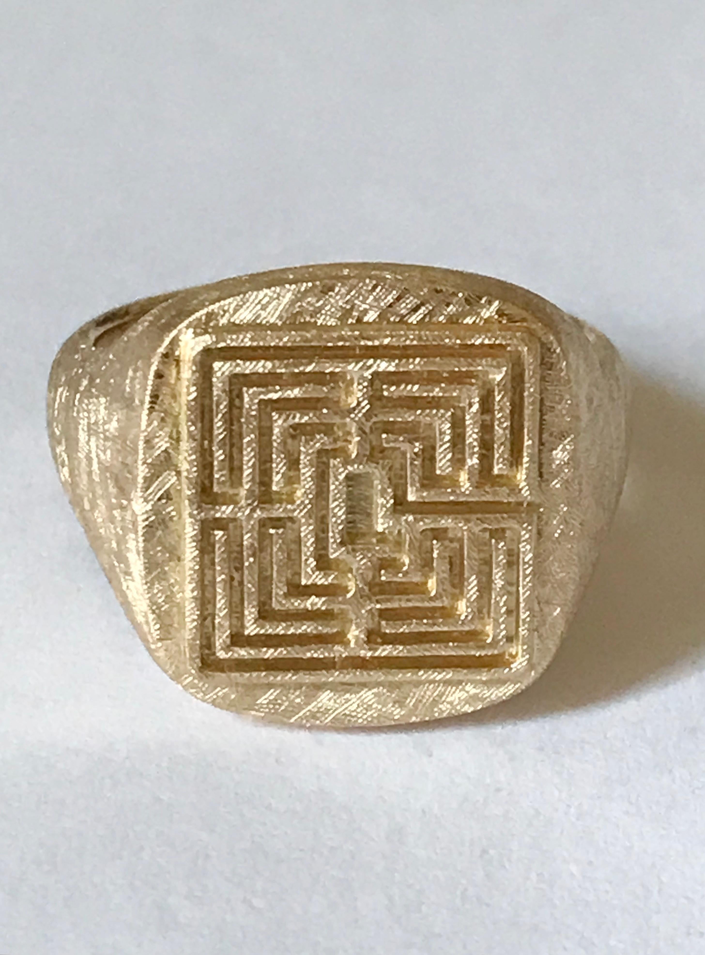 Dalben Yellow Gold Labyrinth Signet Ring For Sale 2