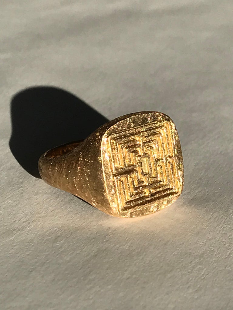 Dalben Yellow Gold Labyrinth Signet Ring For Sale at 1stDibs | gangster  rings, gangster pinky ring, gangster signet ring