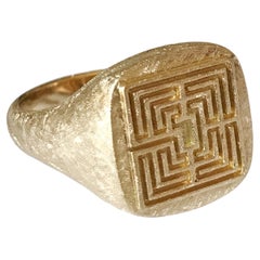 Dalben Yellow Gold Labyrinth Signet Ring