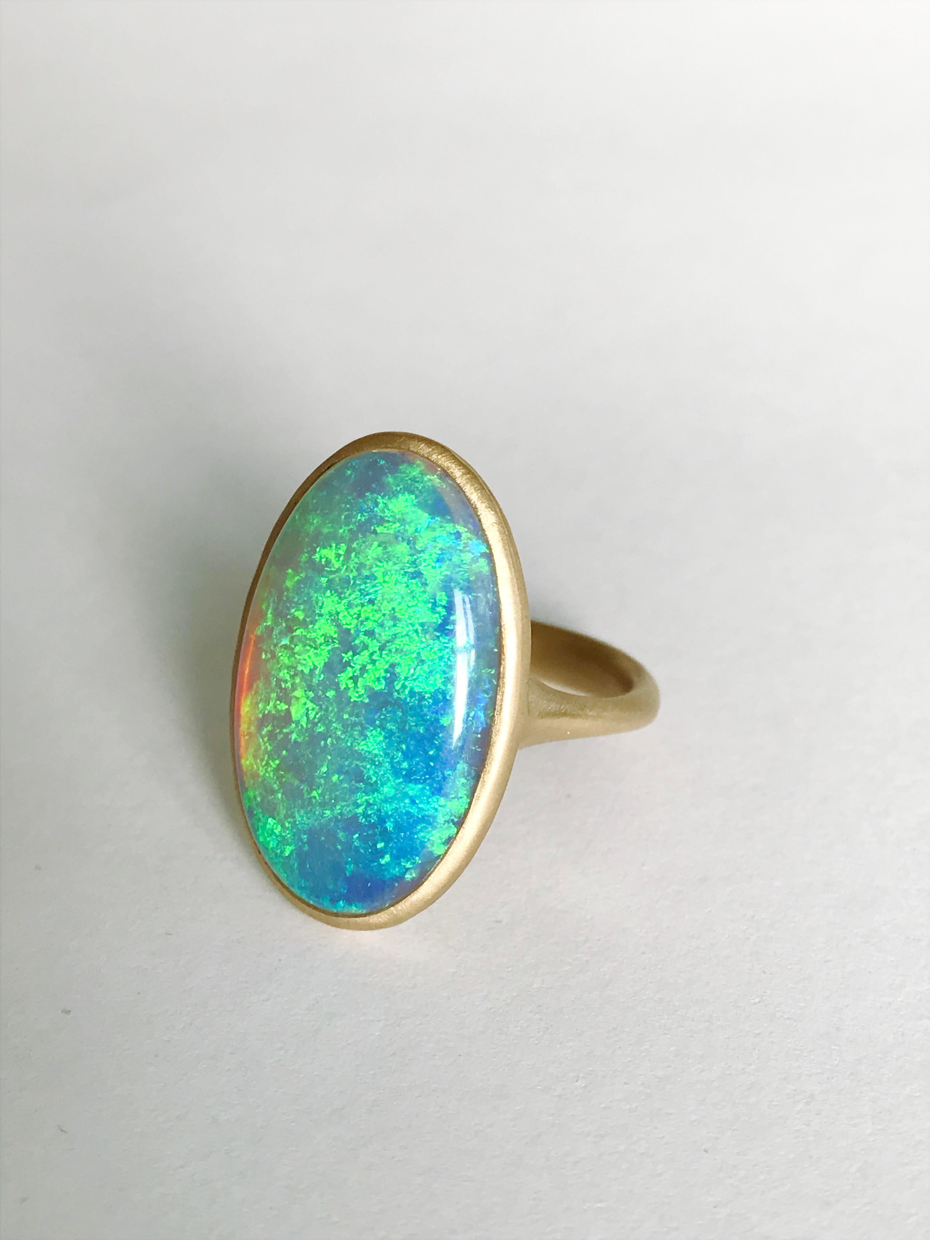 Anillo de oro amarillo Dalben y ópalo australiano de Coober Pedy en venta 2