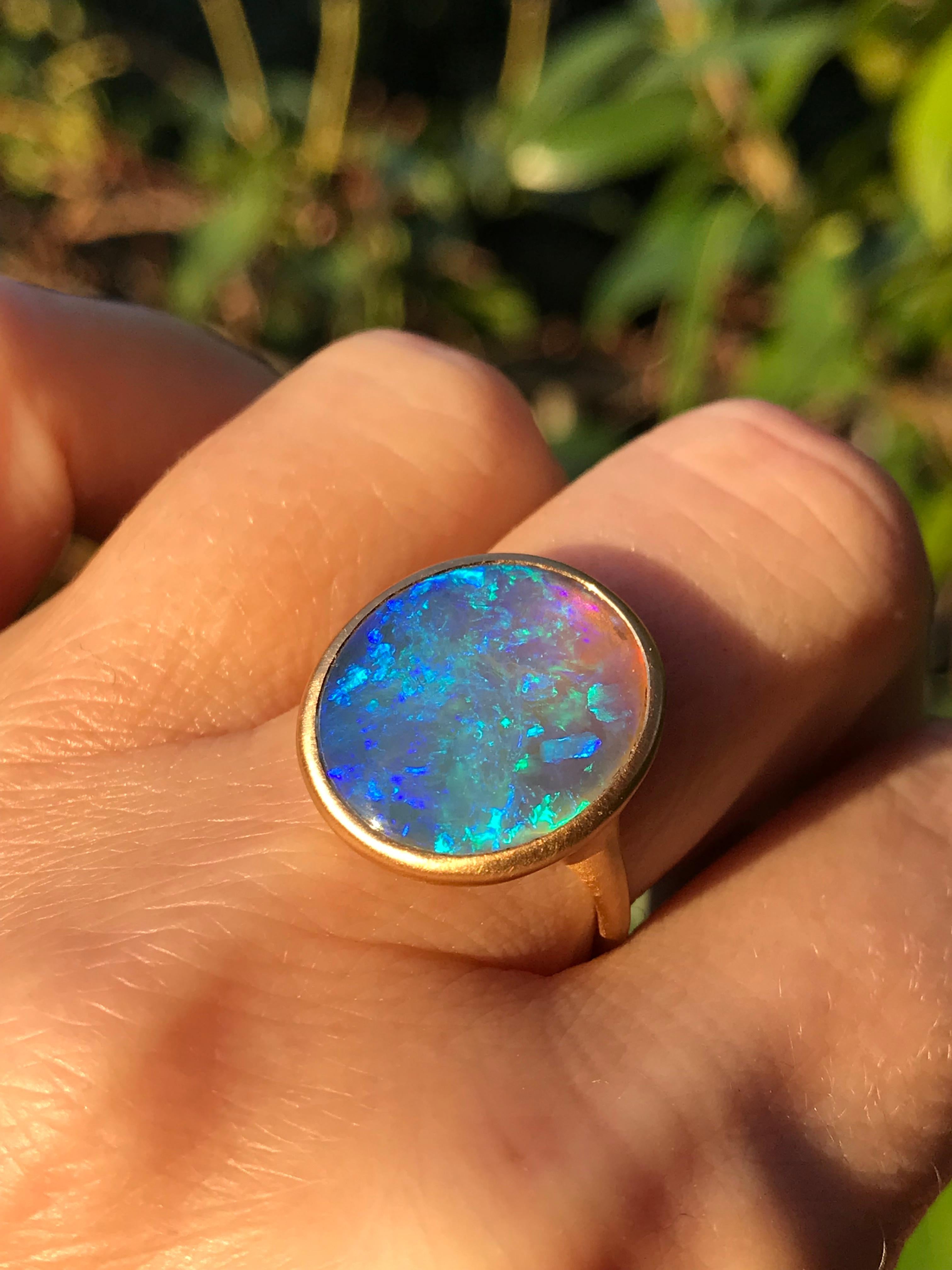 Dalben Yellow Gold Ring with Coober Pedy Opal 4