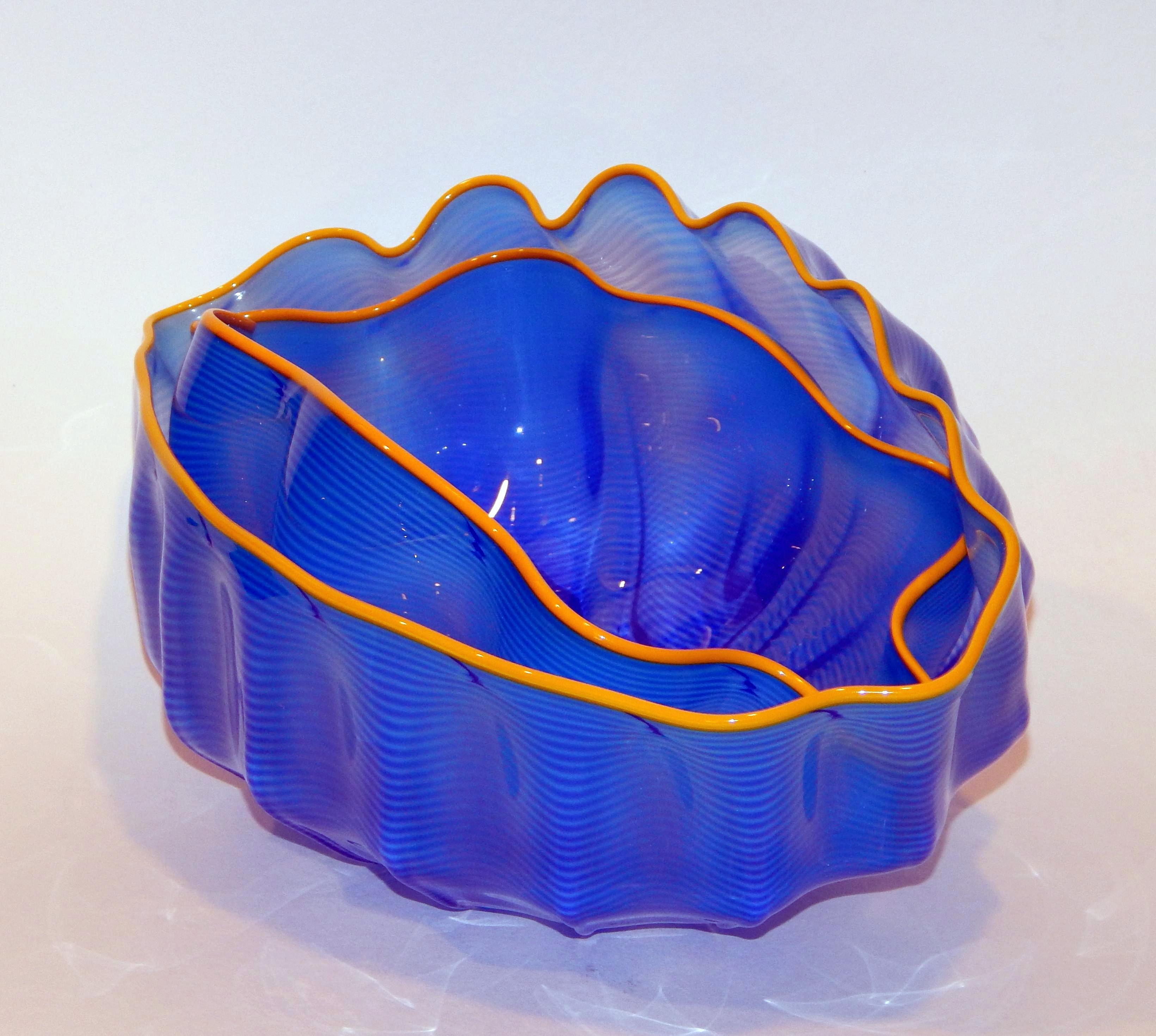 Beautiful, two-piece glass table sculpture by Dale Chihuly, circa 2000.
In excellent condition. Blue with a bright yellow rim.
Signed Chihuly.
Larger bowl measures: 5.625