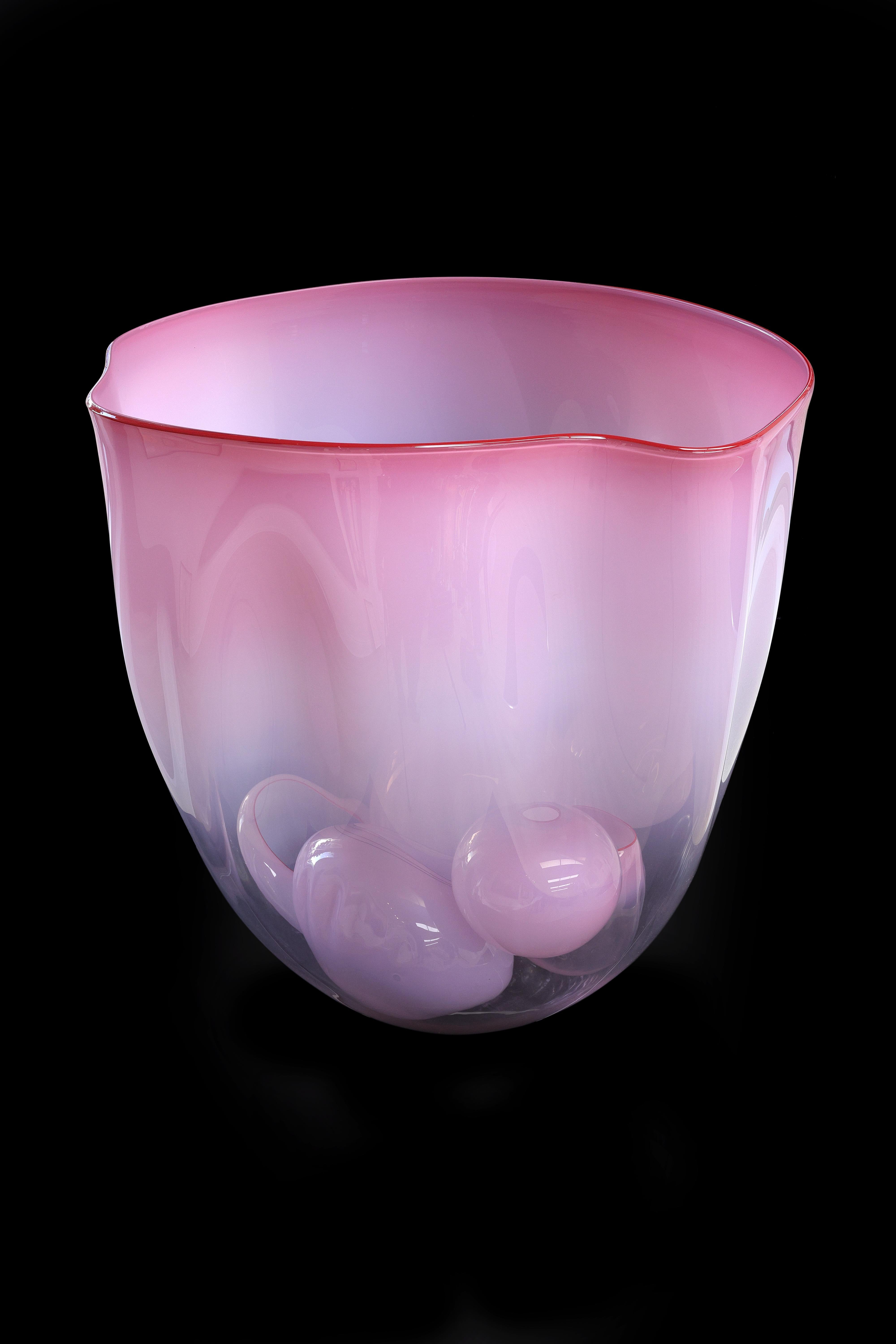 Dale Chihuly
Basket Group, 2001
Hand-Blown glass
22 1/2 x 23 x 24 in

Provenance:
Lowe Gallery, Atlanta.
Private Collection.