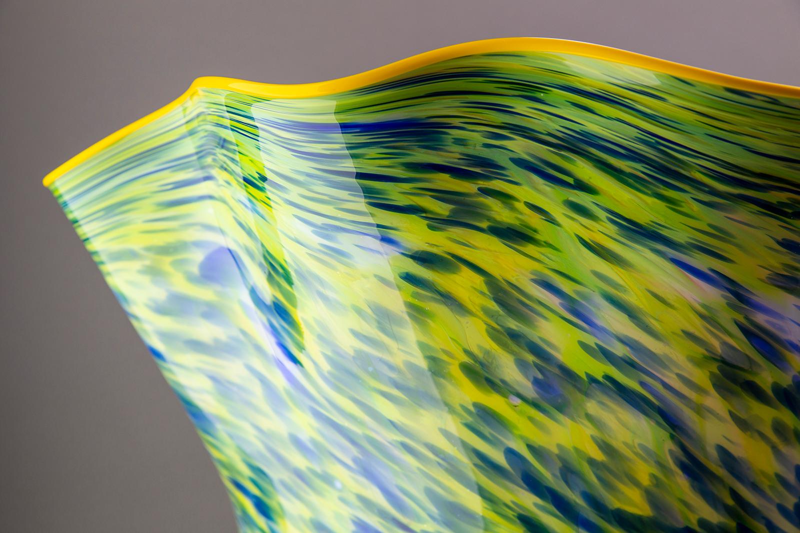 Dale Chihuly Rambler Rose Macchia with Maize Lip Original Handblown Glass Signed For Sale 2