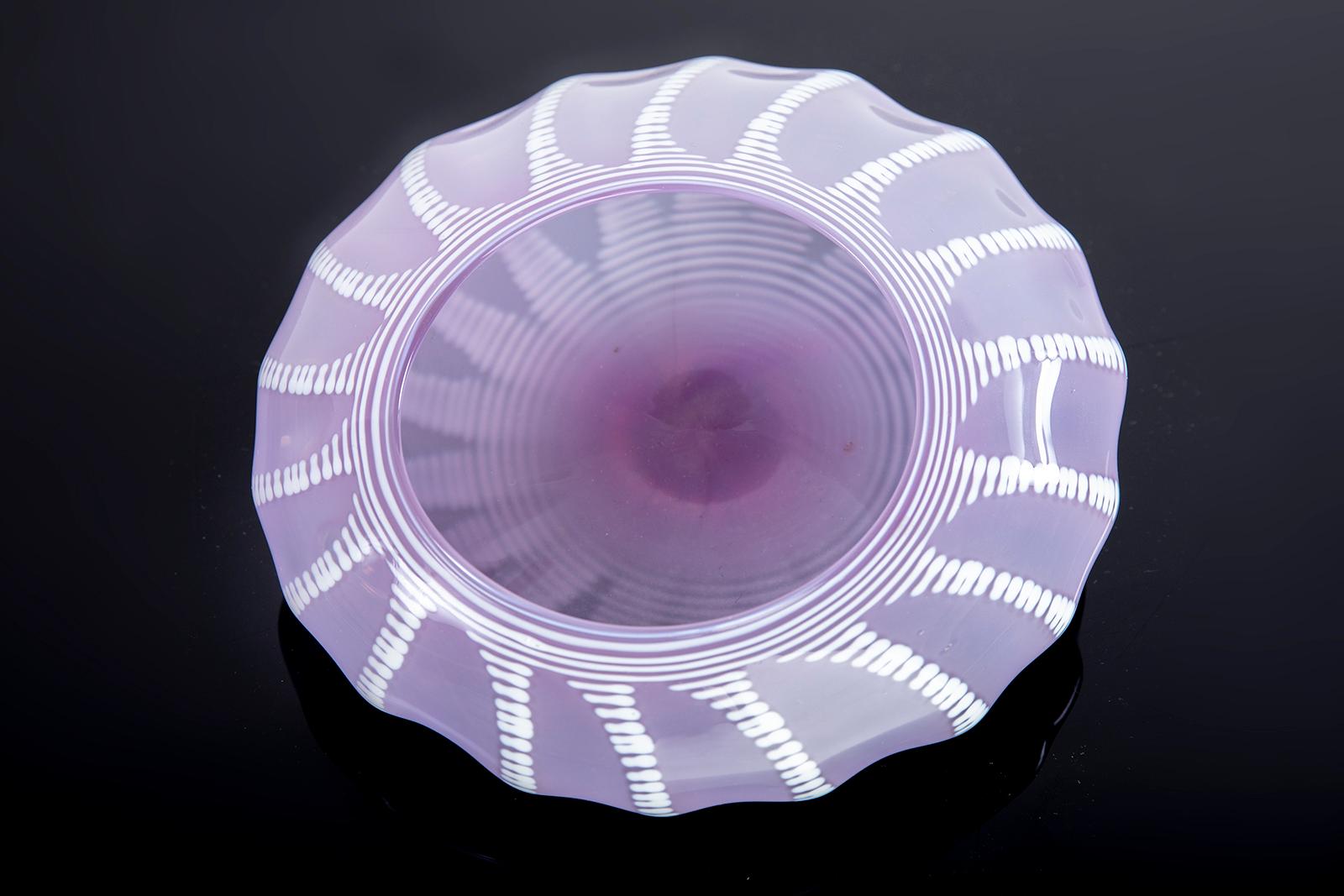 Rare Dale Chihuly Pilchuck inscribed beautiful pink & white star bowl For Sale 2