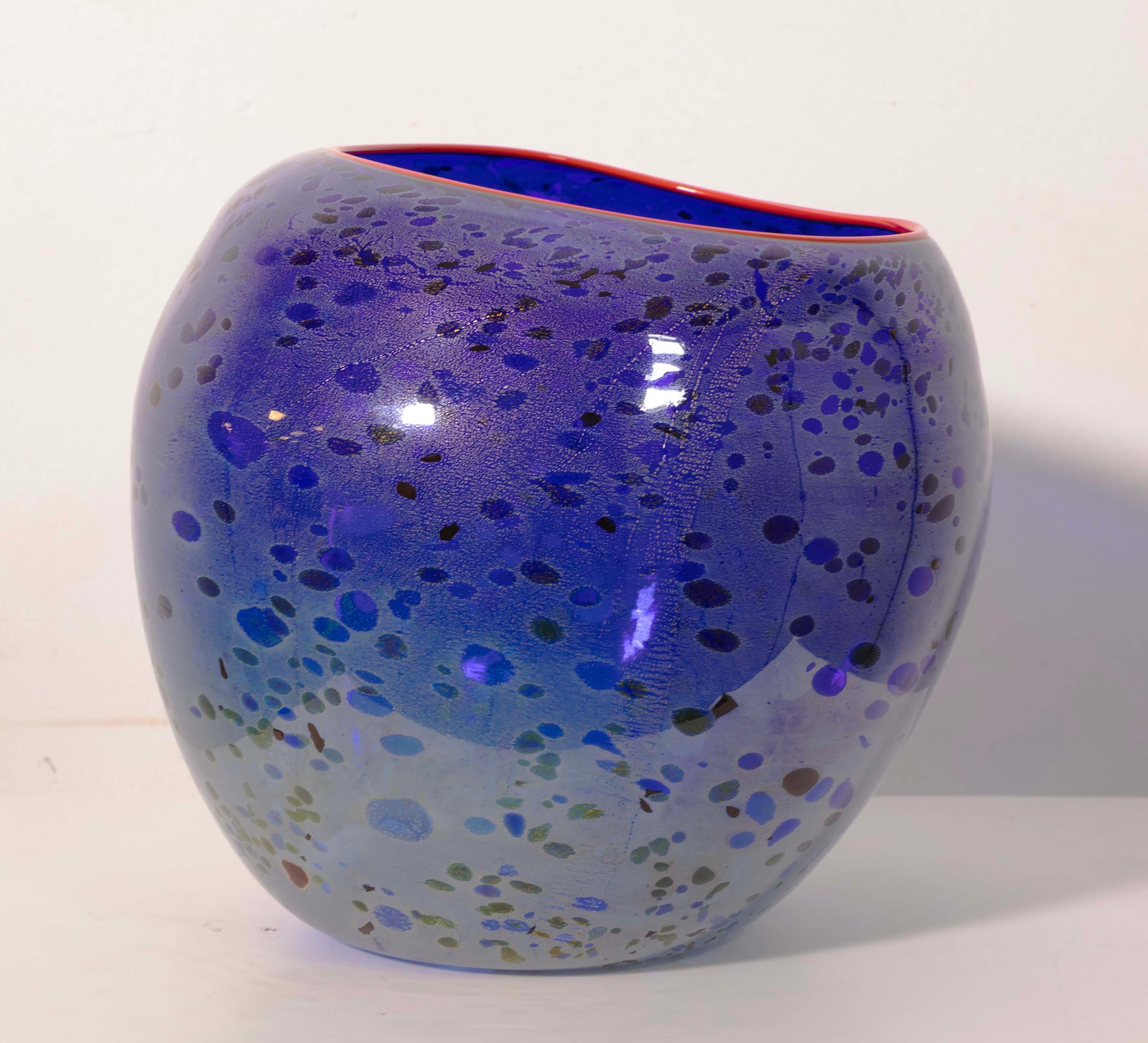 American Dale Chihuly Signed Cobalt Blue Cadmium Red Lip Glass Basket Vase 1994 w/ Case