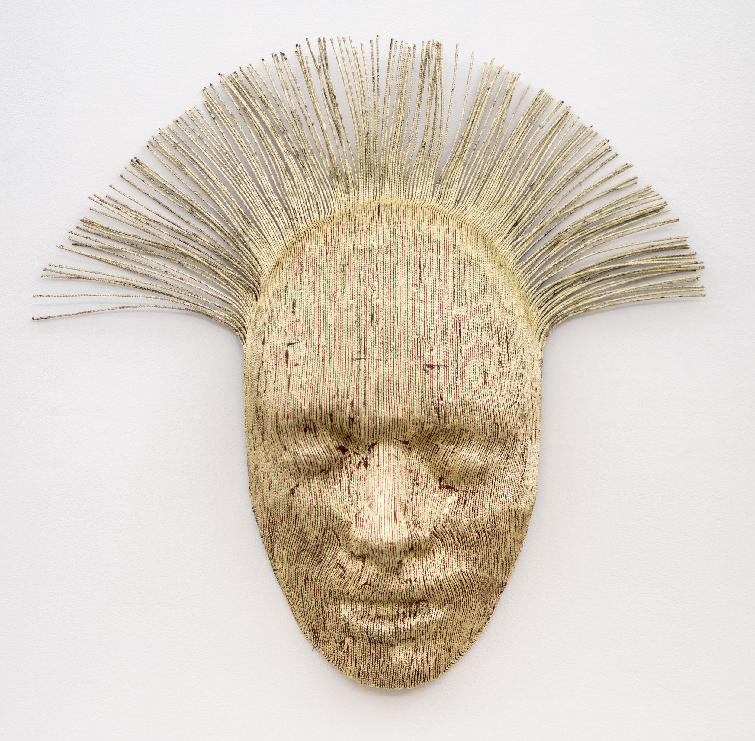Hilos de oro - Escultura contemporánea, Máscara de acero dorado, 2010+