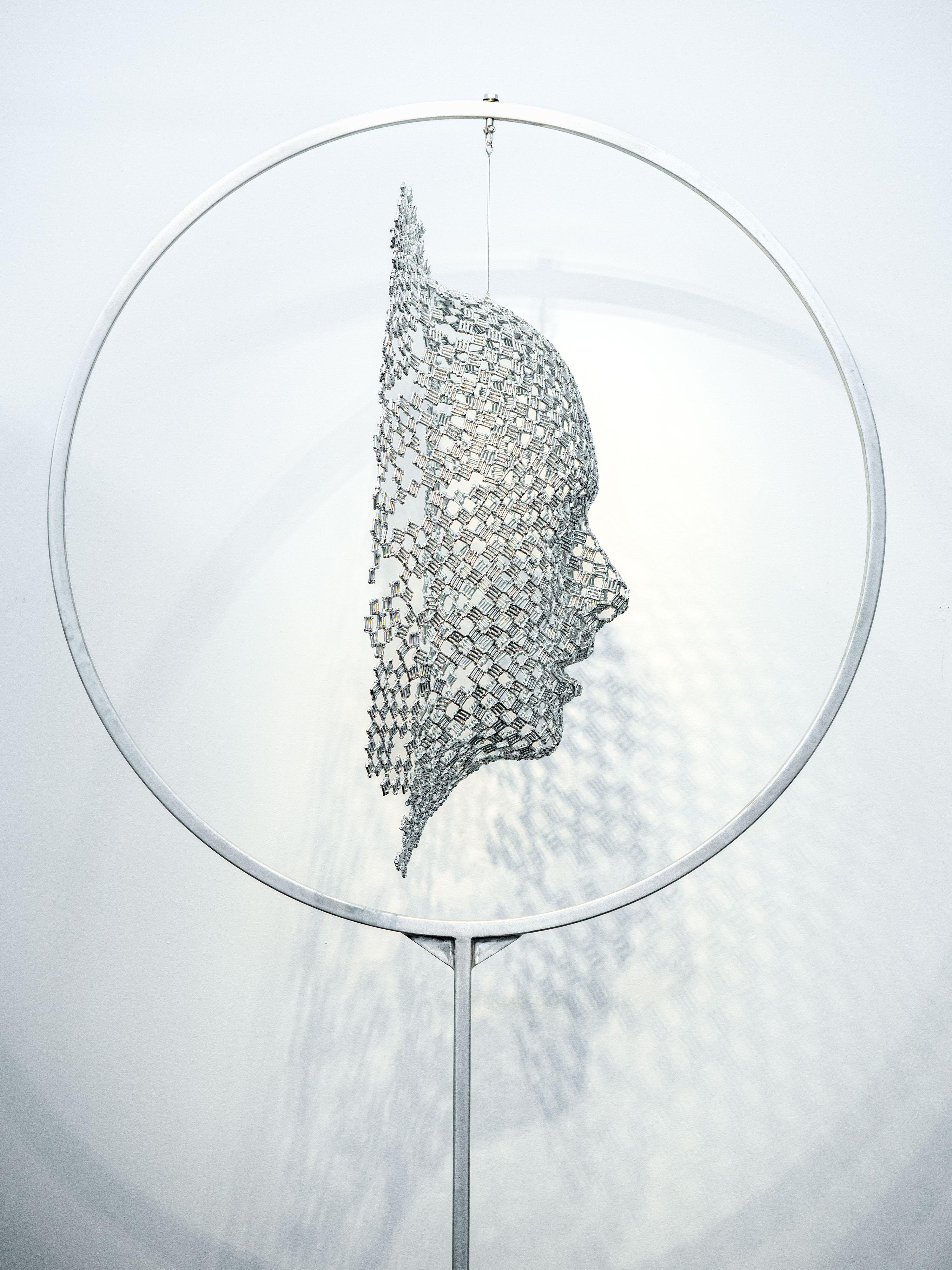 Intérieur extérieur - sculpture en acier abstraite, métal réutilisé, gothique, figurative en vente 4