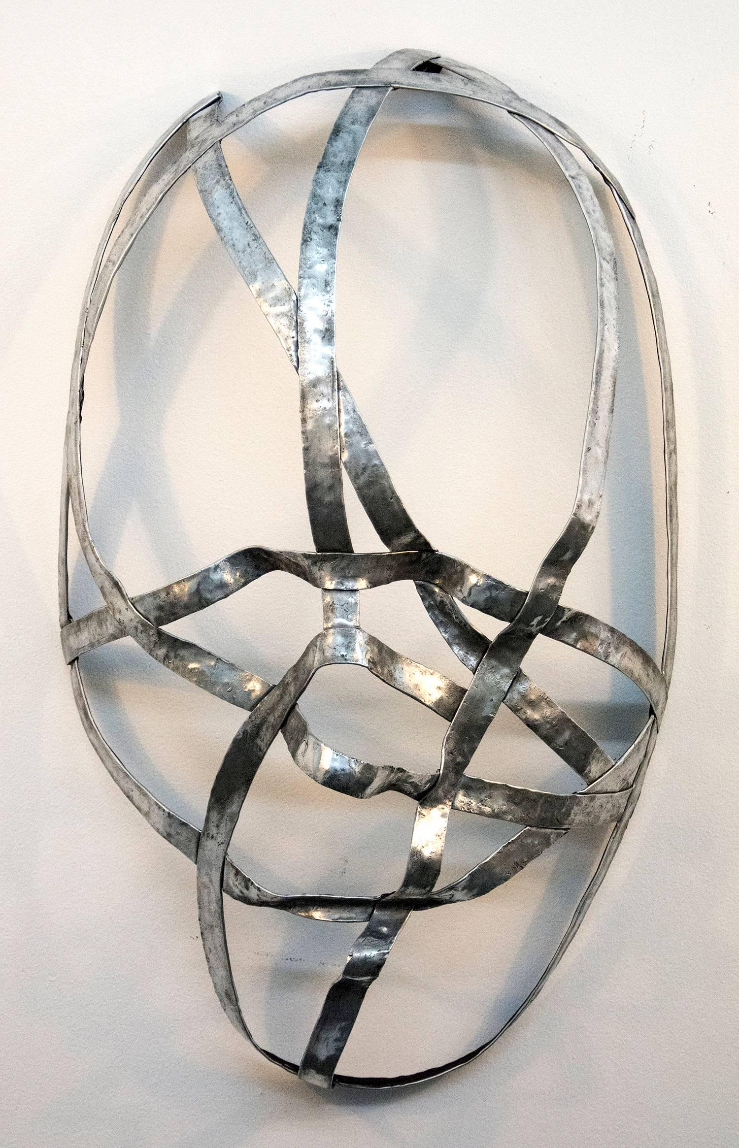 Trittico Rapt - scultura da parete in alluminio, contemporanea, maschere figurative e triptica in vendita 4