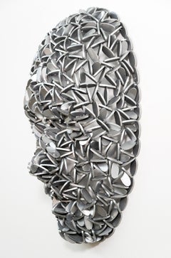 Scattering - scultura contemporanea, figurativa, maschera, parete in alluminio