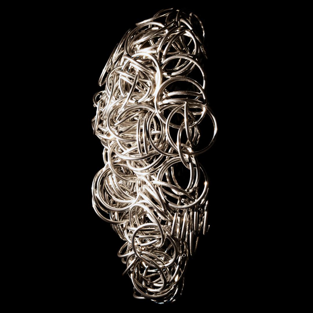 Primavera - contemporaneo, figurativo, maschera, alluminio, cromo, scultura da parete in vendita 2